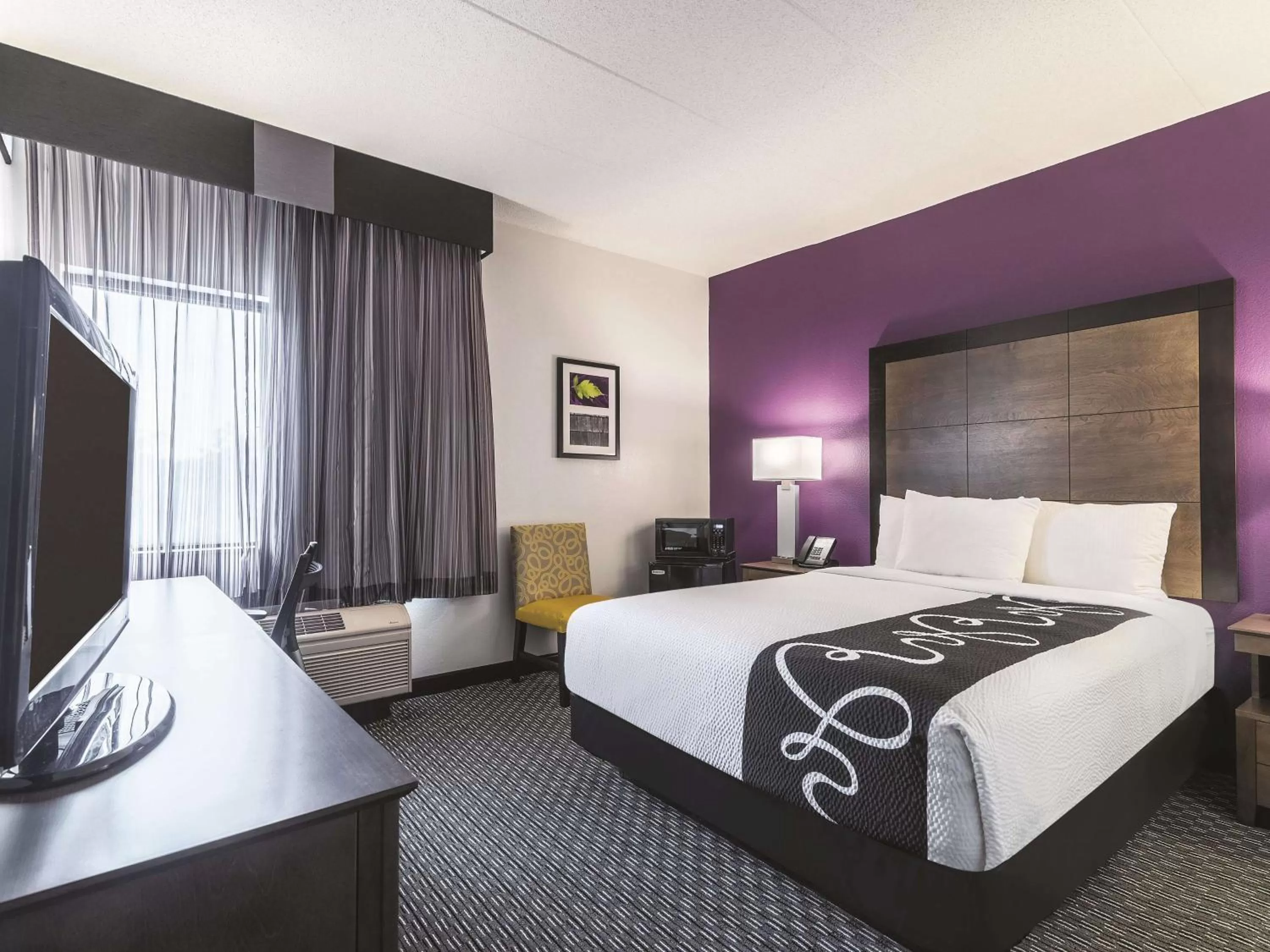 Standard Queen Room in La Quinta by Wyndham Salem NH