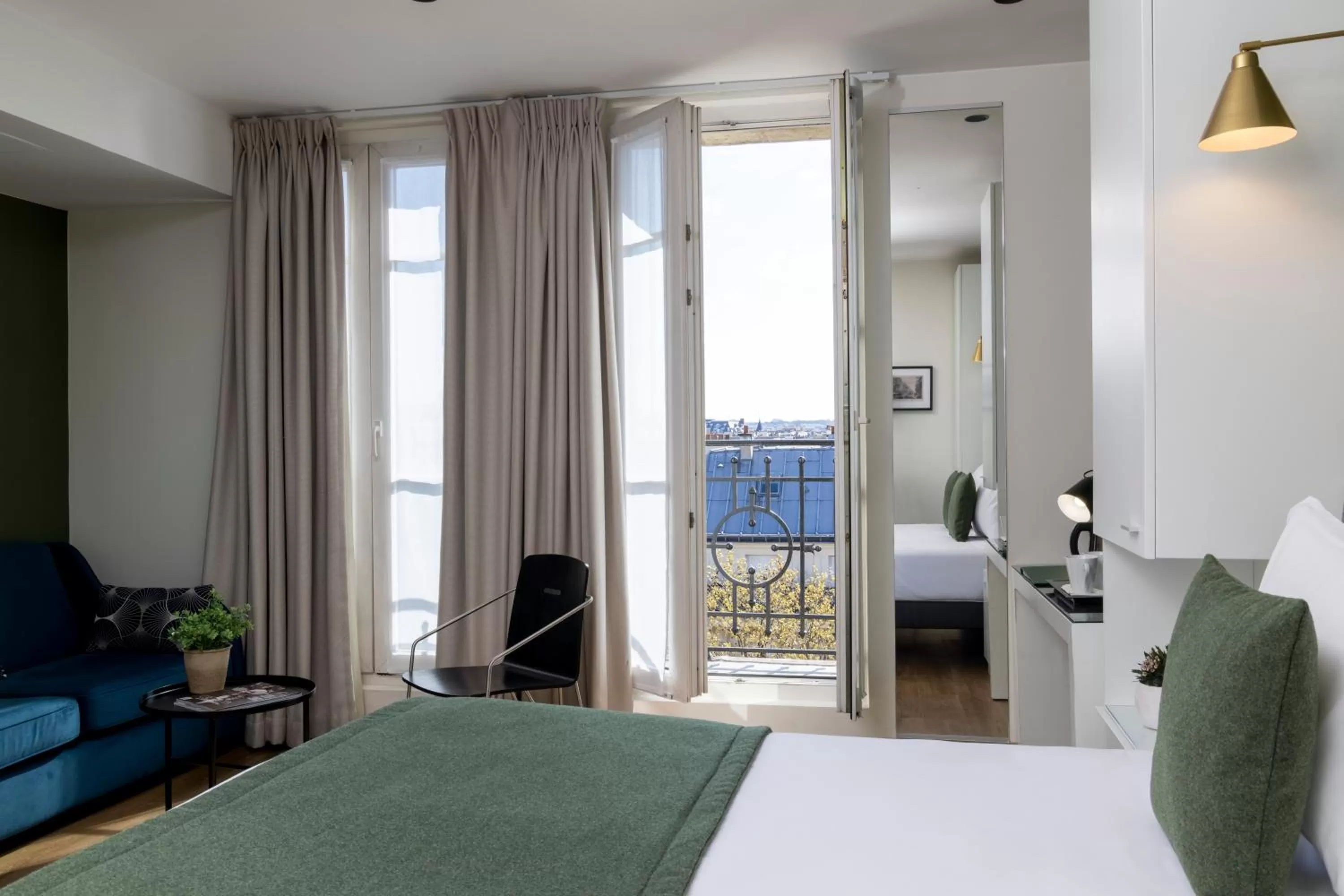 Junior Suite with Balcony in Hôtel Brady