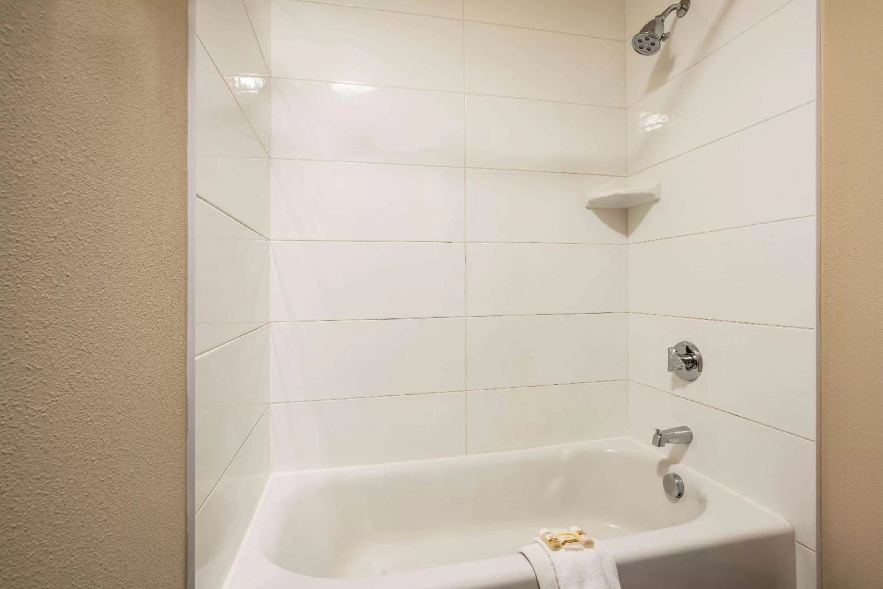 Deluxe King Suite in La Quinta by Wyndham Eugene