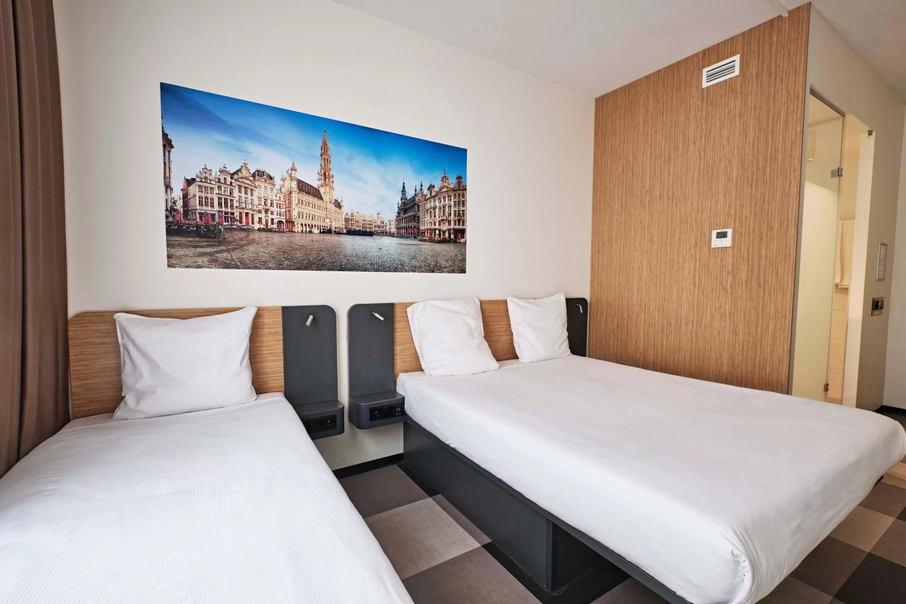 Family triple room in easyHotel Brussels City Centre