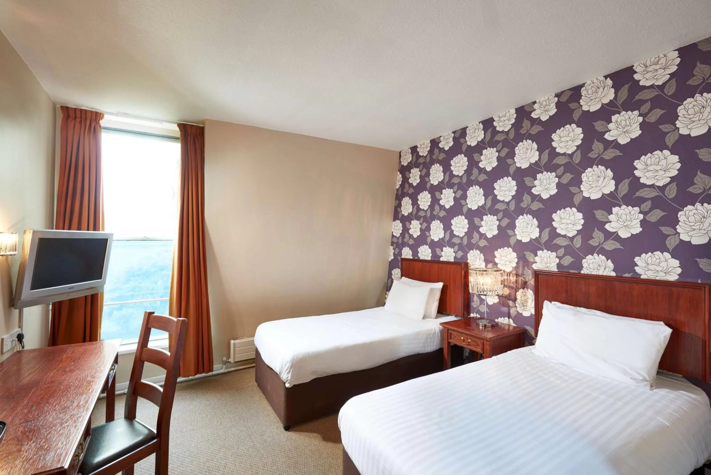 Standard Double Room with Two Single Beds - Non-Smoking in St James Hotel