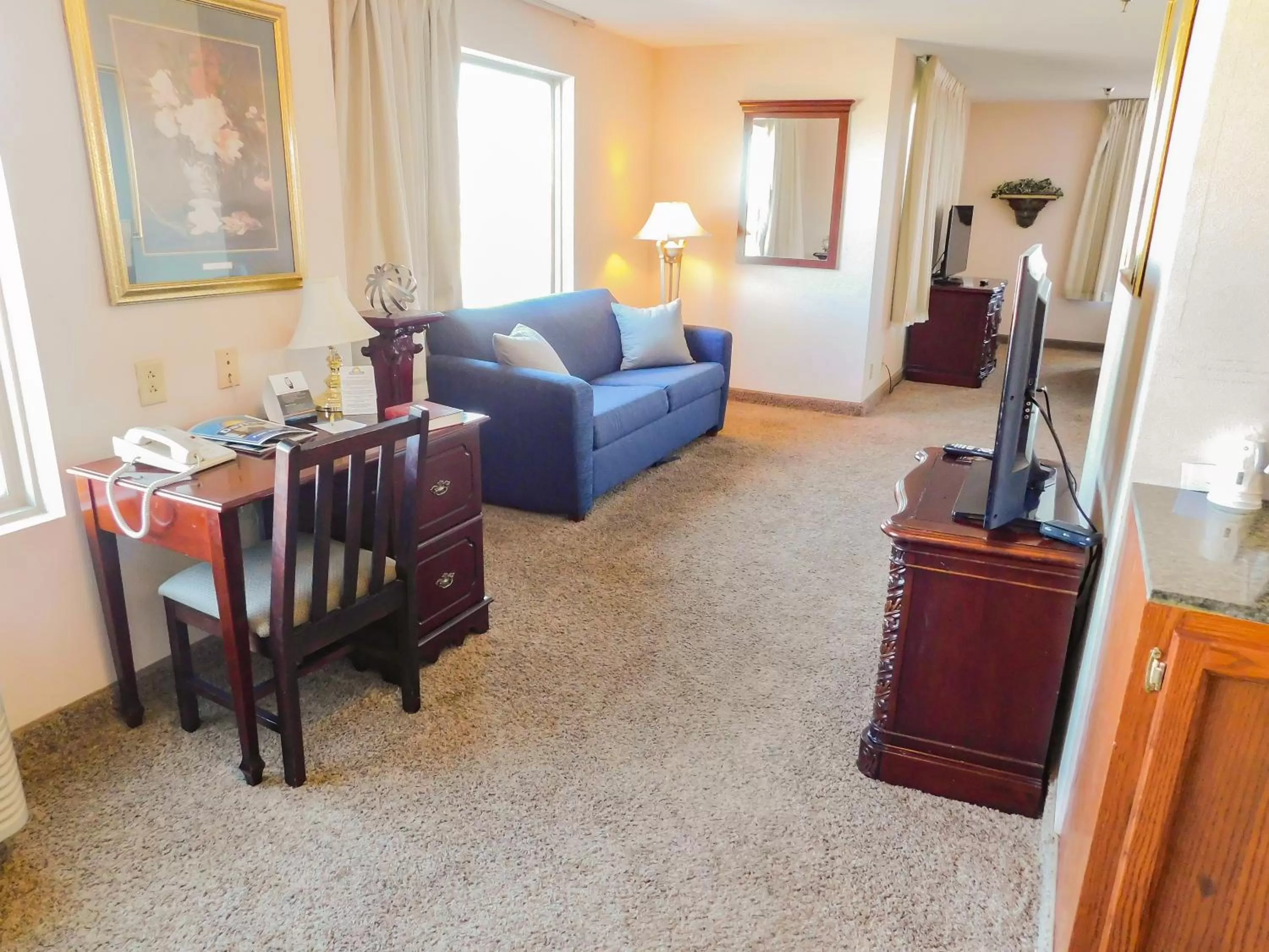 Superior King Suite - Non-Smoking in Days Inn & Suites by Wyndham Pocahontas