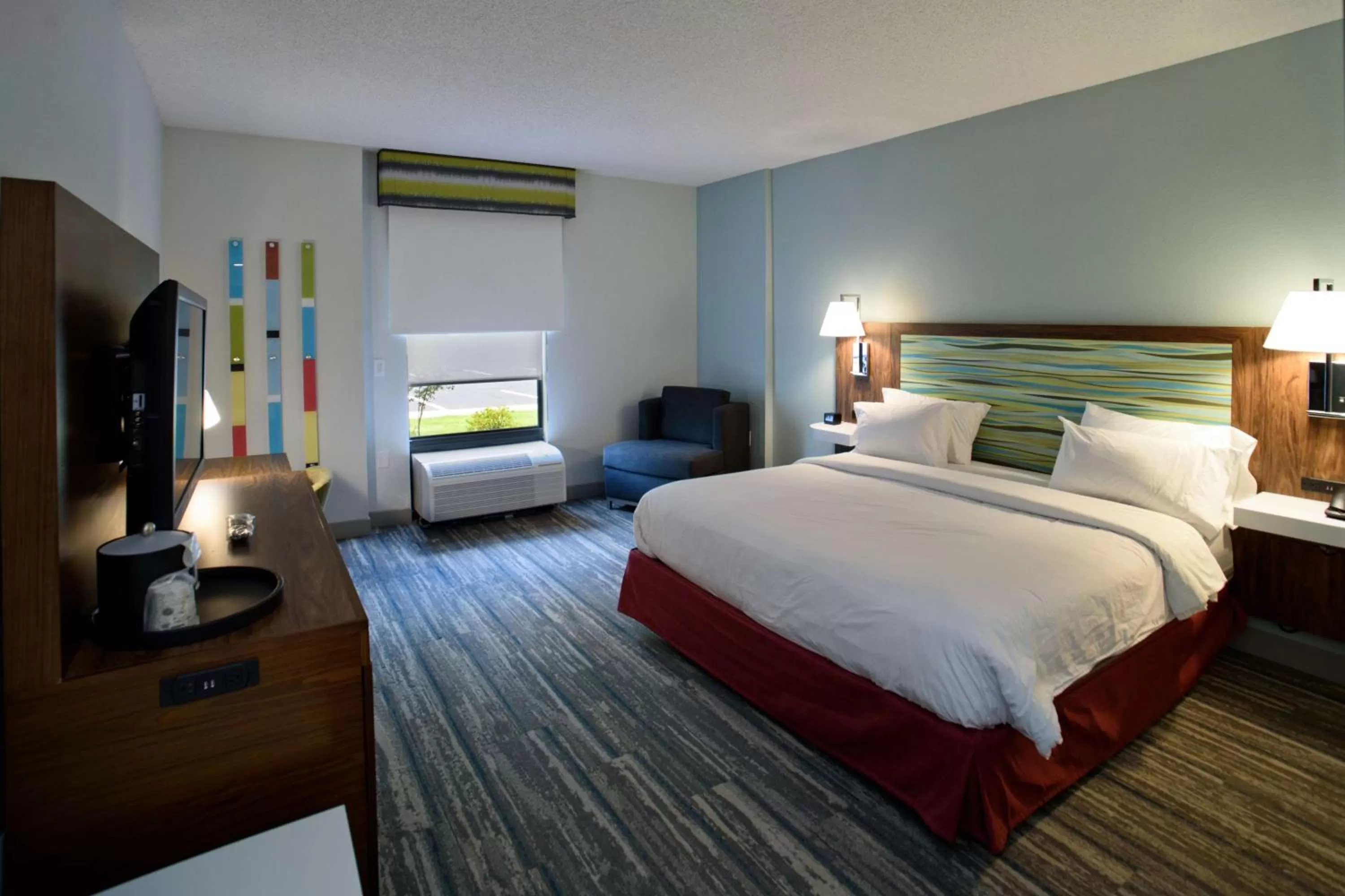 King Room with Roll-In Shower - Mobility Access/Non-Smoking in Hampton Inn Fayetteville