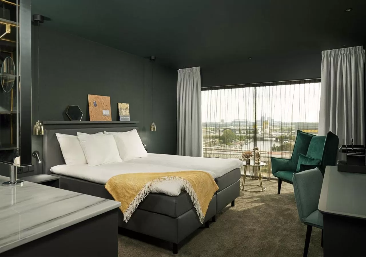 Comfort double Room with open bathroom in Van der Valk Hotel Amsterdam - Amstel