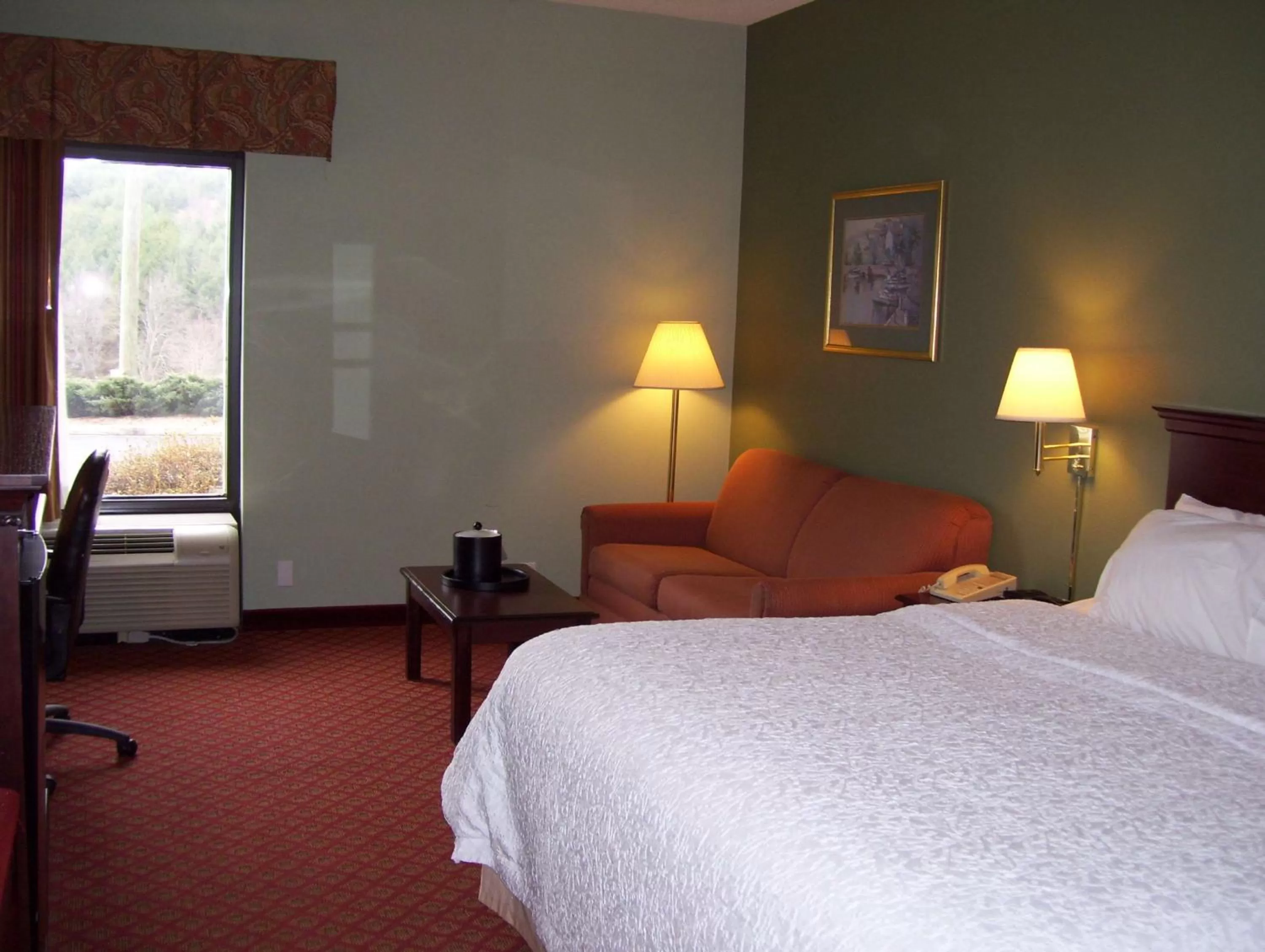 King Room with Sofa Bed and Study - Non-Smoking in Hampton Inn - Hillsville