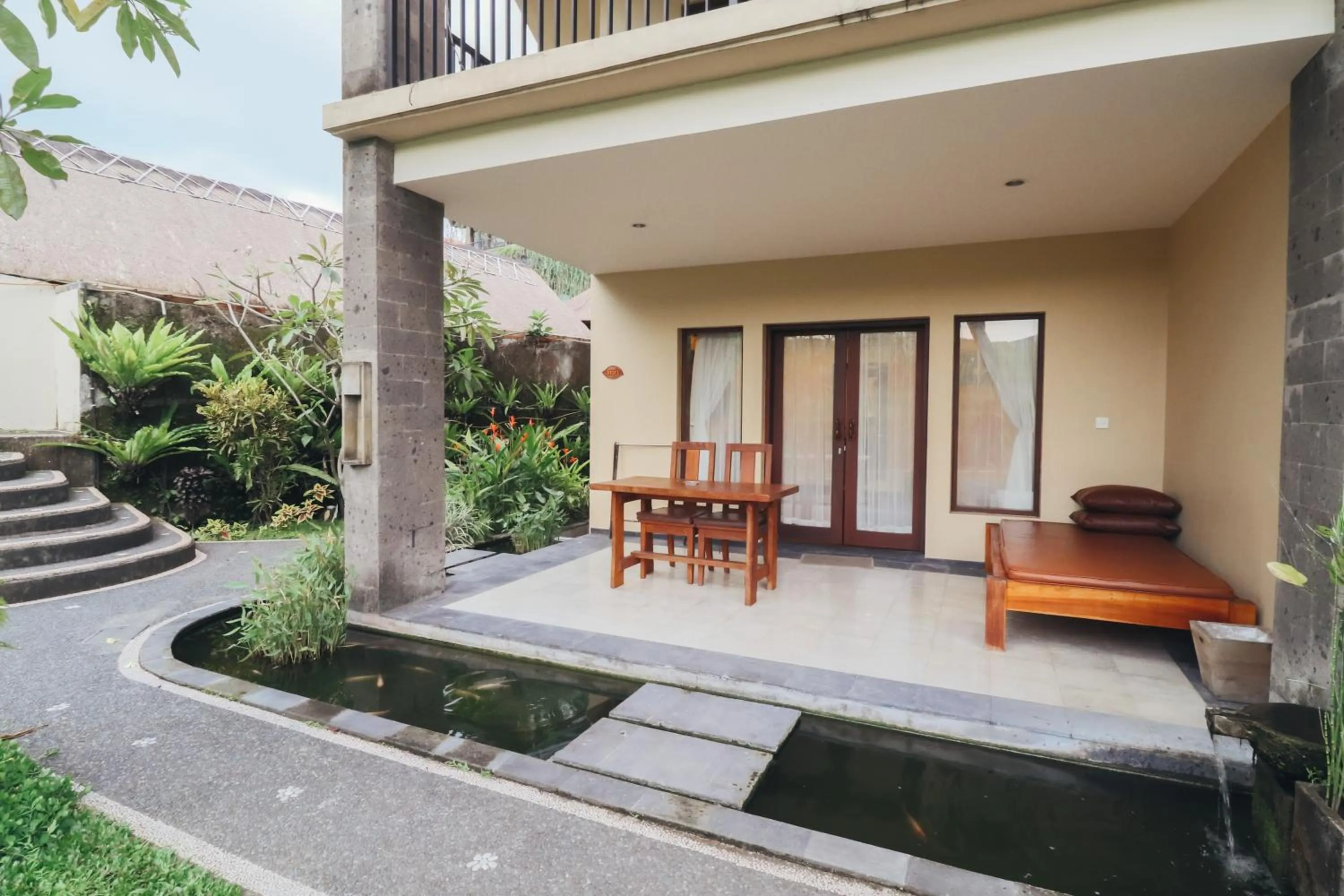 Deluxe Double Room with Pool View in Biyukukung Suite & Spa