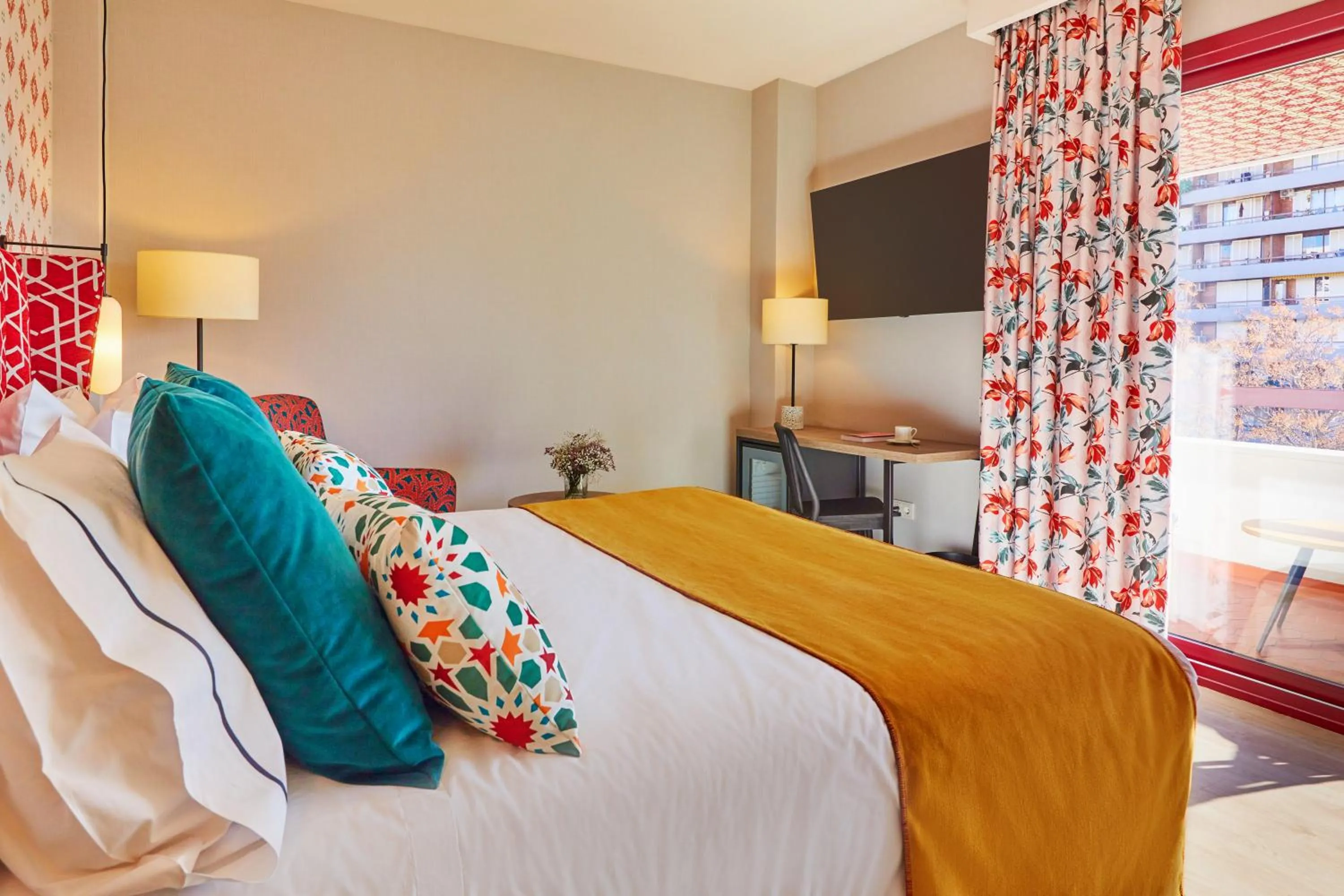 Comfort Double Room with terrace and city views in Hesperia Sevilla