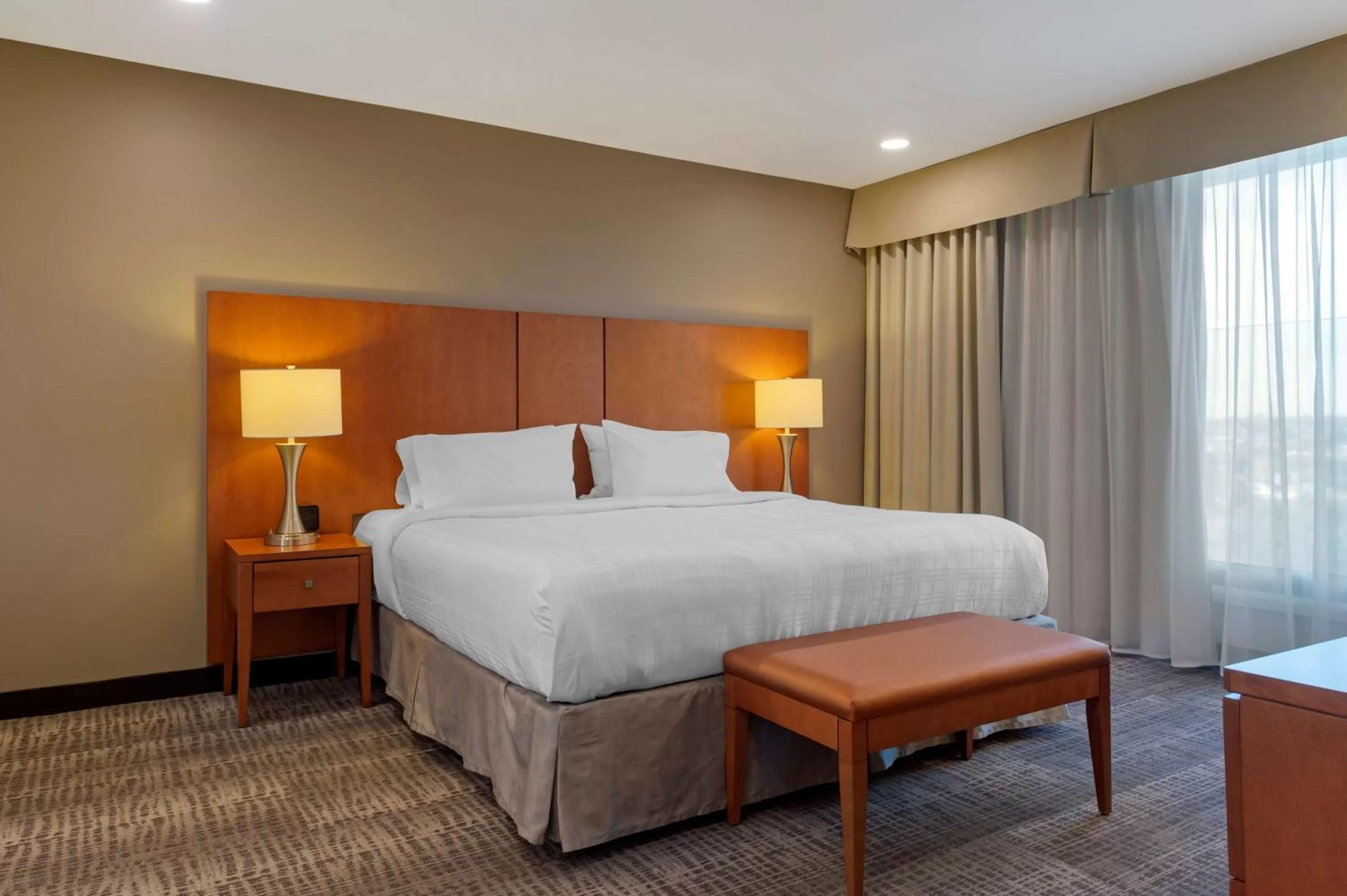 Executive King Suite with Sofa Bed and River View in Best Western Plus Gatineau-Ottawa Downtown