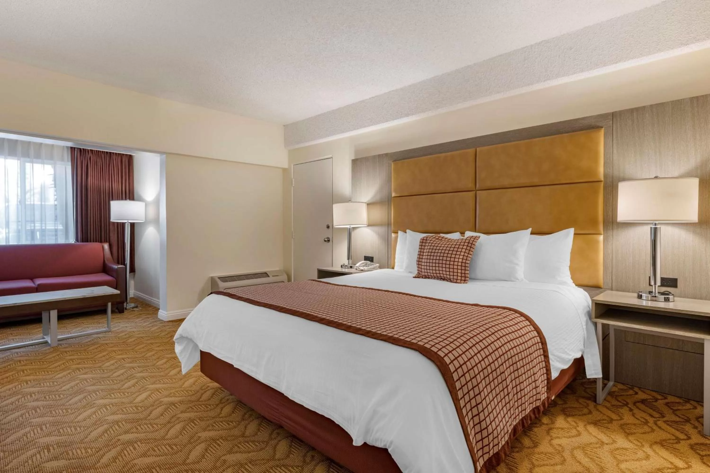 Larger King Room with Roll-In Shower and Sofa Bed - Disability Access/Non-Smoking in Best Western Plus Thousand Oaks Inn