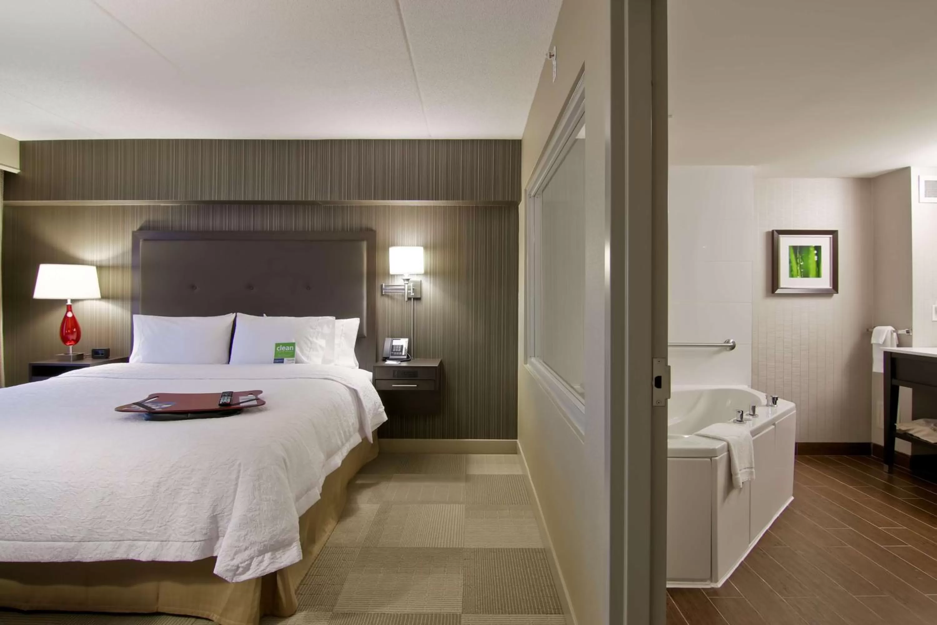 King Studio Suite with Wet Bar in Hampton Inn & Suites by Hilton Toronto Markham