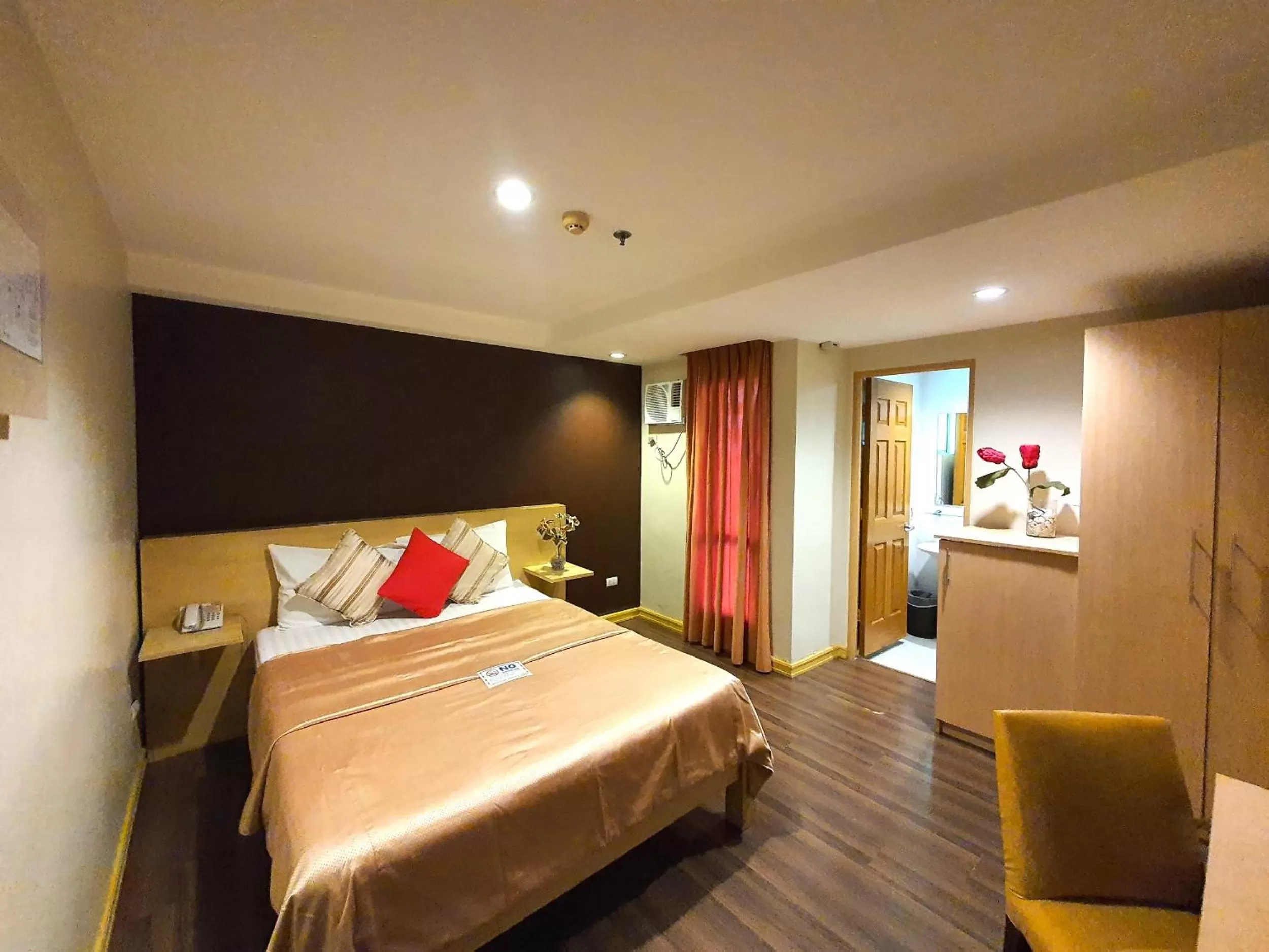 Standard Double Room in Festive Hotel Makati