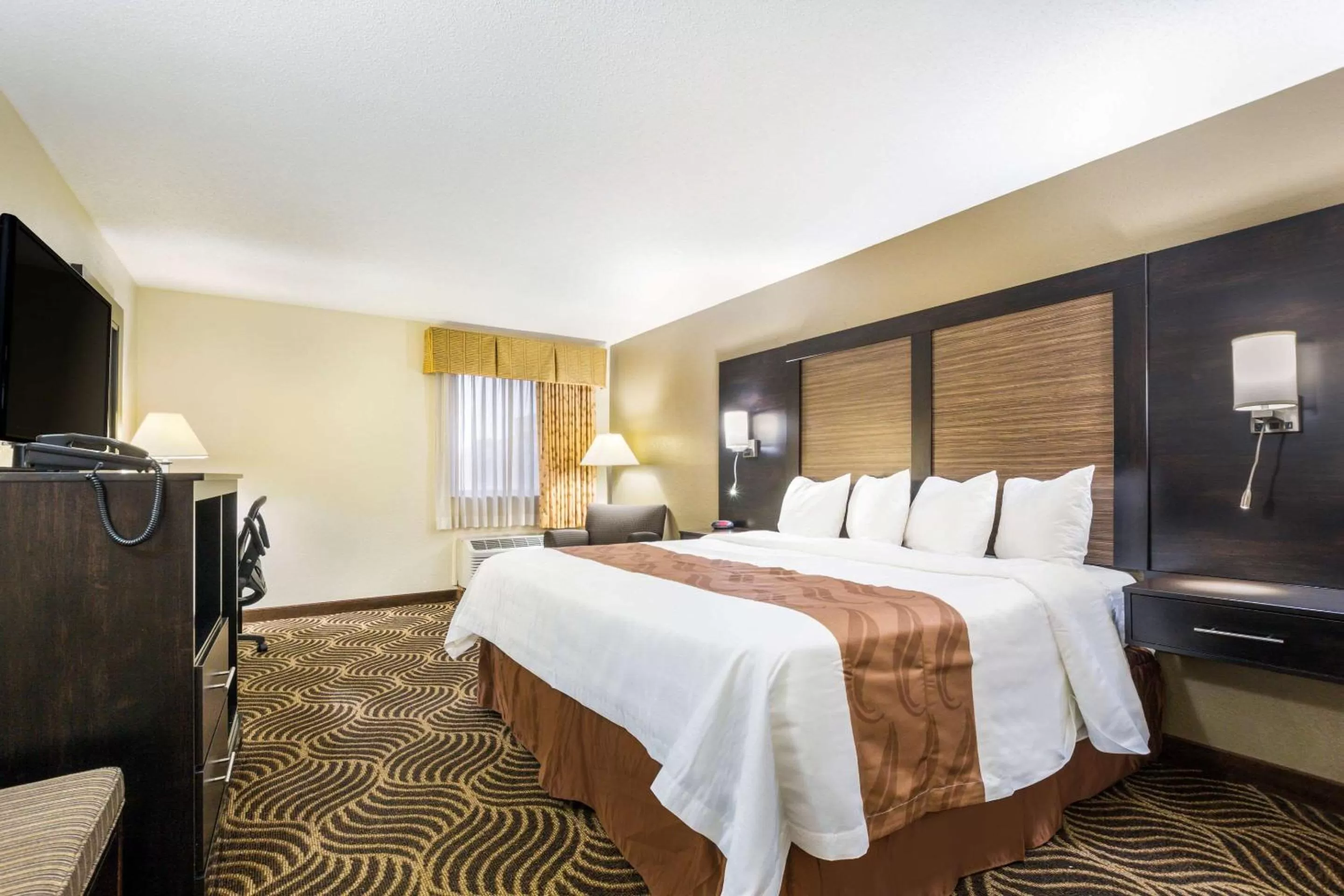 Photo of the whole room, Bed in Quality Inn & Suites Florence - Cincinnati South