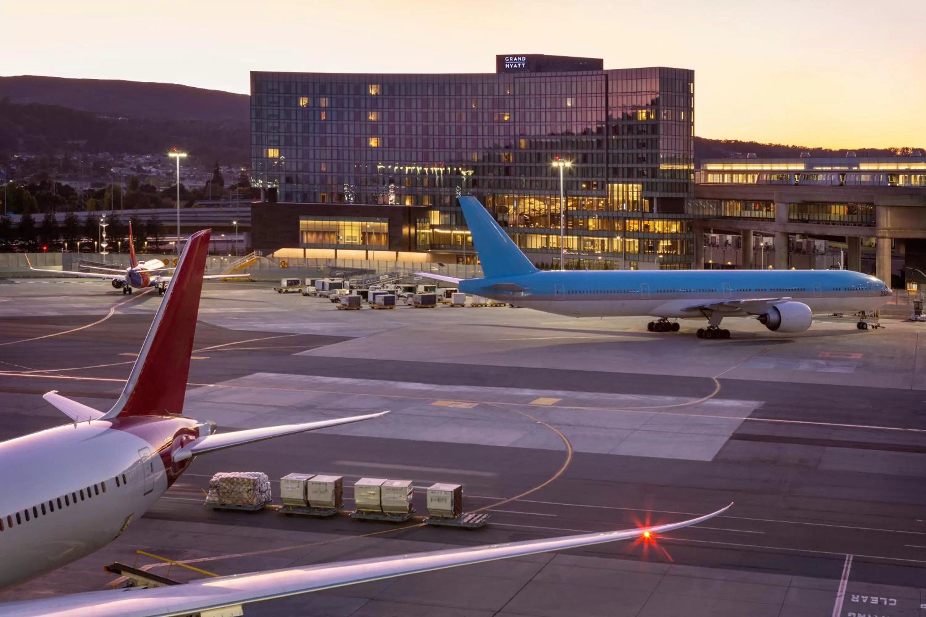 Double Room with Two Double Beds and Runway View in Grand Hyatt at SFO