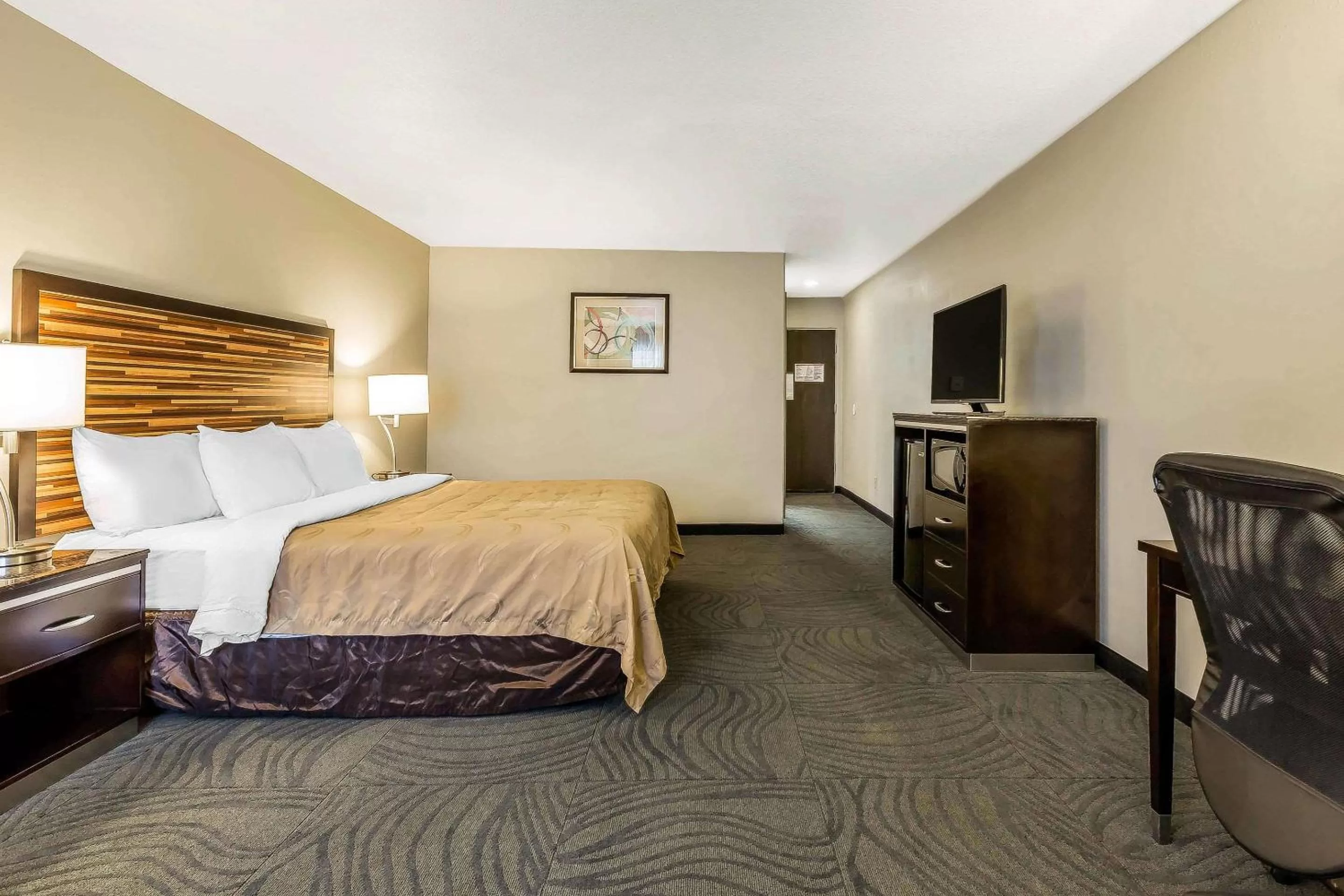 Standard Room, 1 King Bed, Accessible Roll-In Shower, Non Smoking in Quality Inn Fallbrook