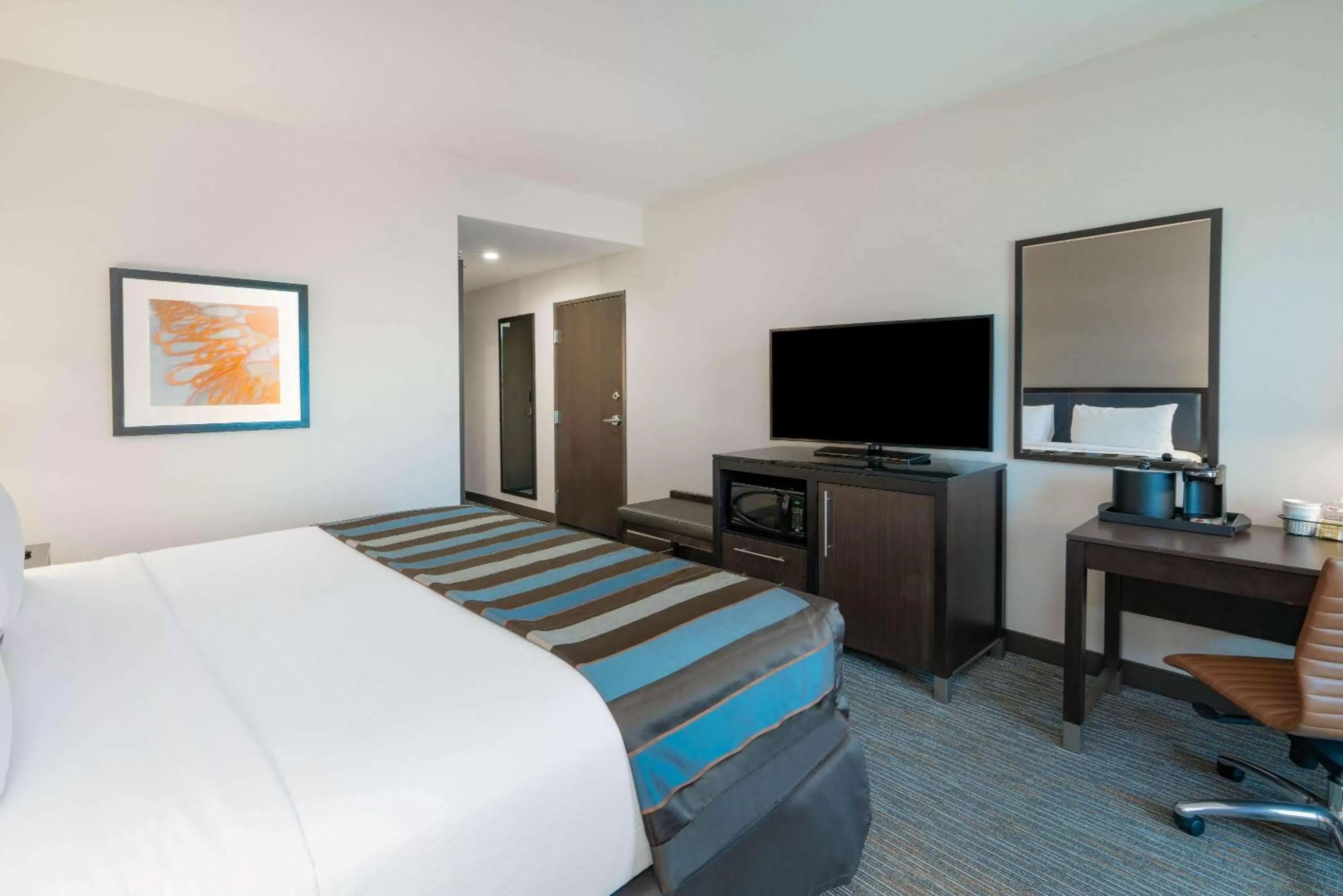 King Room with Bath Tub - Mobility Accessible/Non-Smoking in Wingate by Wyndham Moab