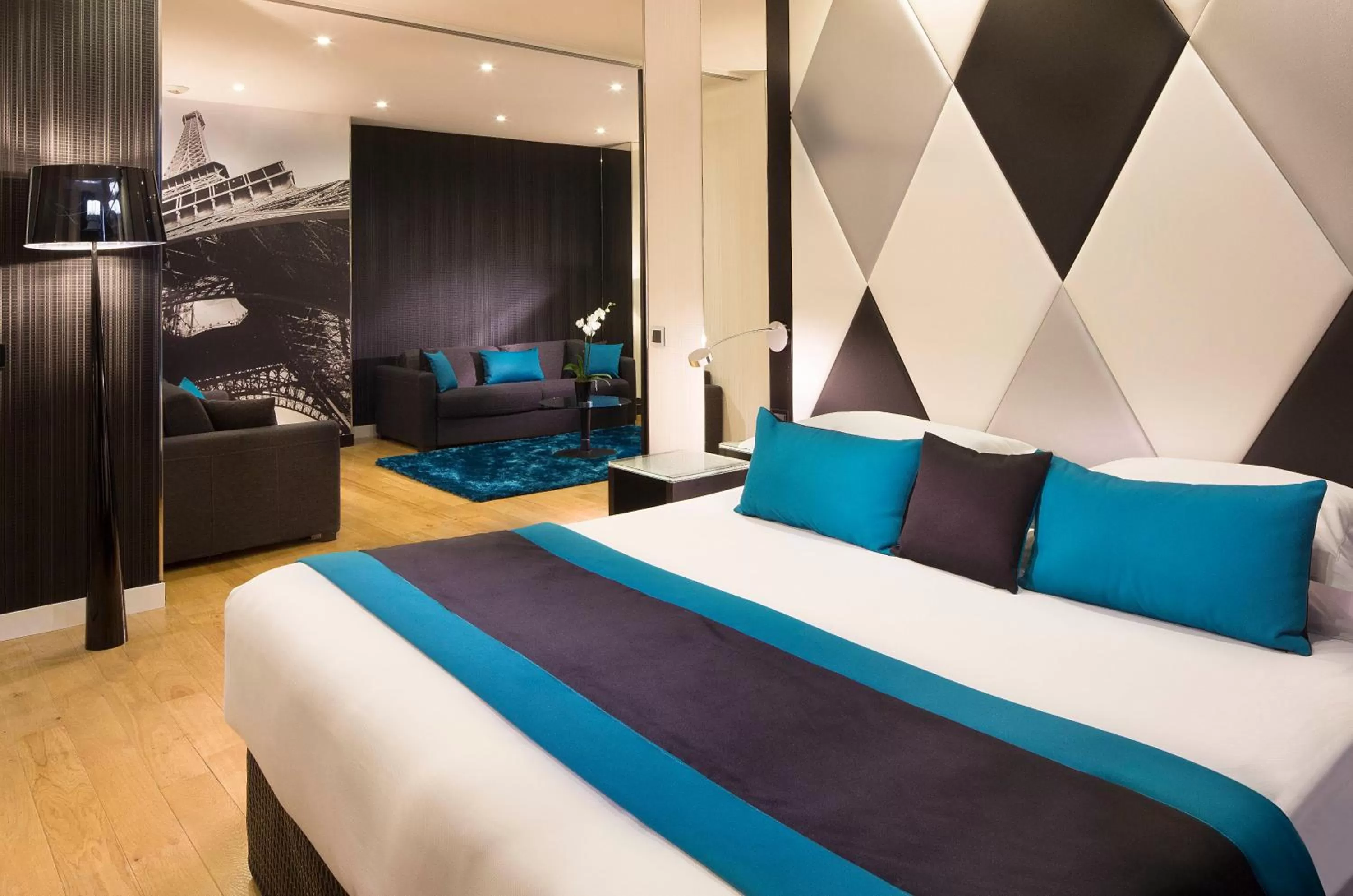 Bonaparte Suite with Balneotherapy Bath in L'Empire Paris - Louvre