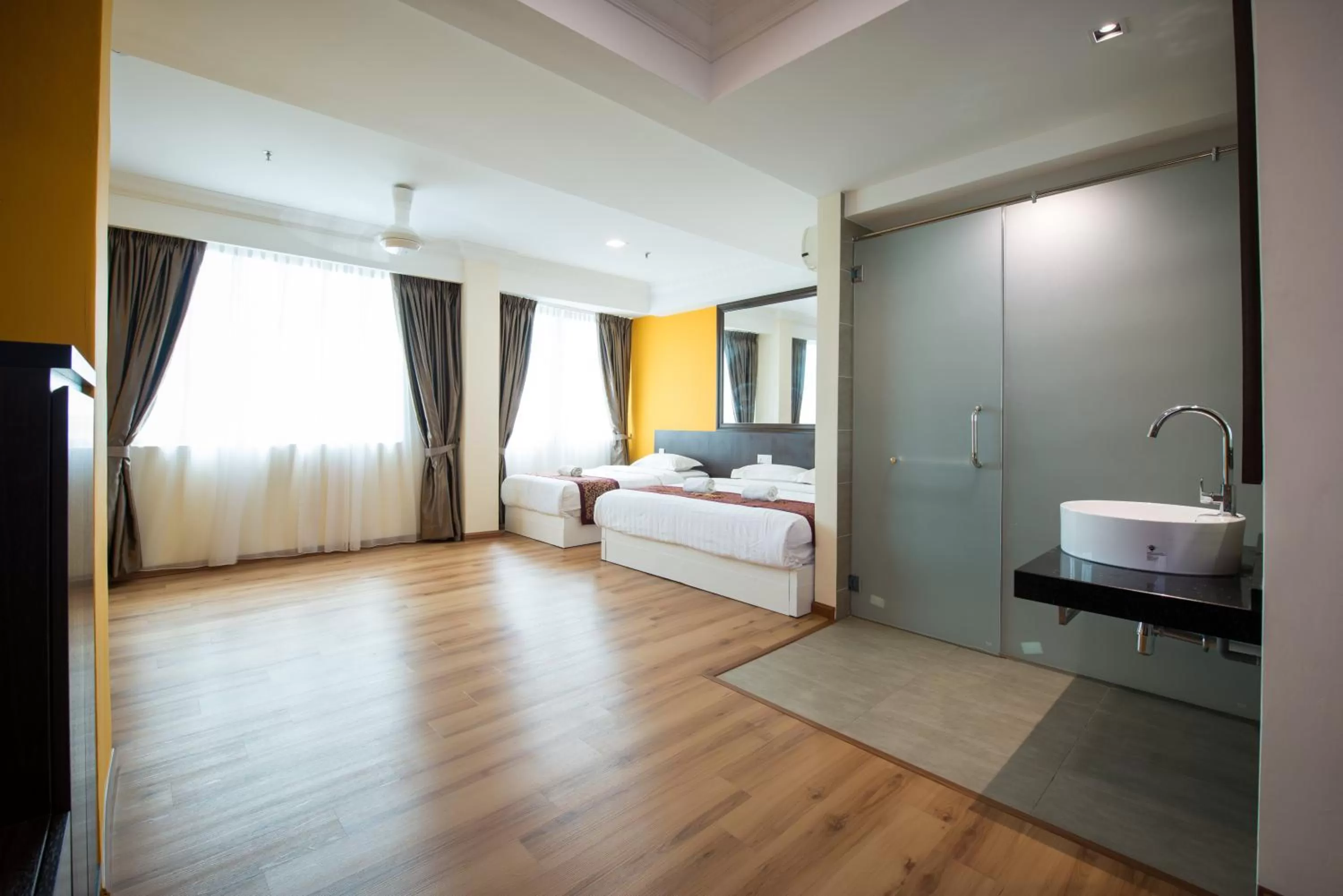 Family Diamond Suite Room (1 King & 1 Single Bed) in Collection O Hotel Super Cowboy