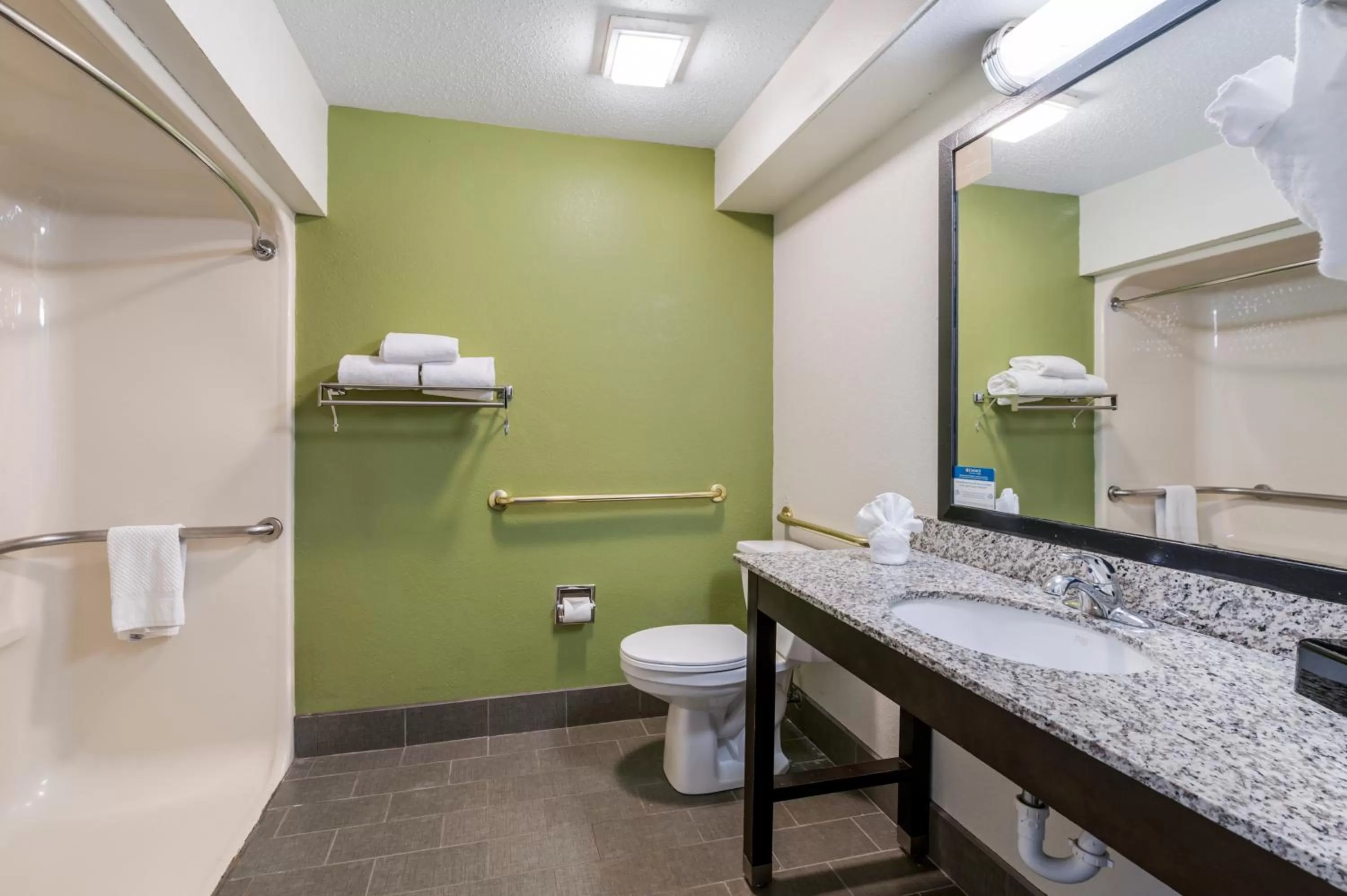 Queen Room - Accessible/Non-Smoking in Sleep Inn Naperville - Chicago