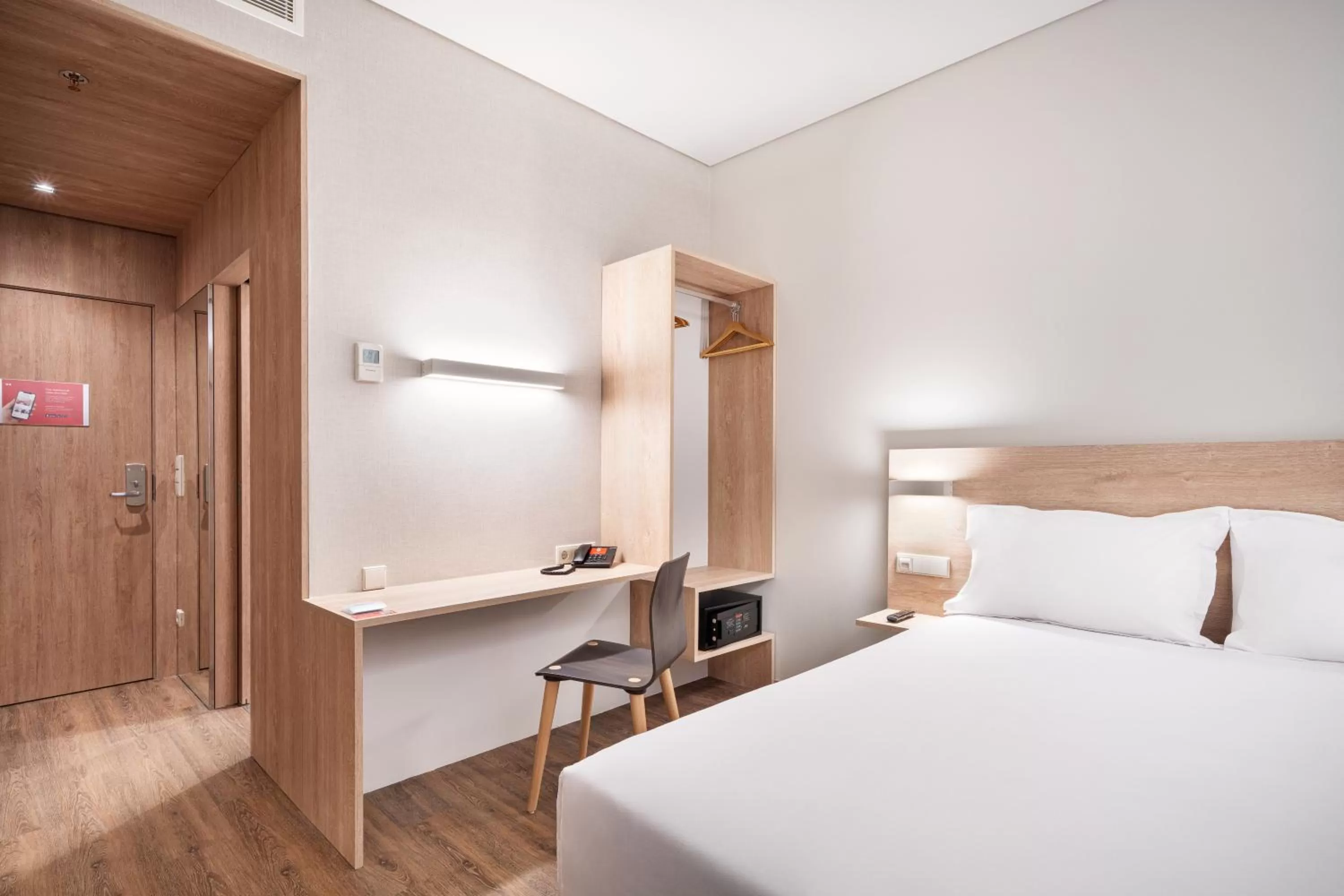 Standard Double Room in Moov Hotel Oeiras