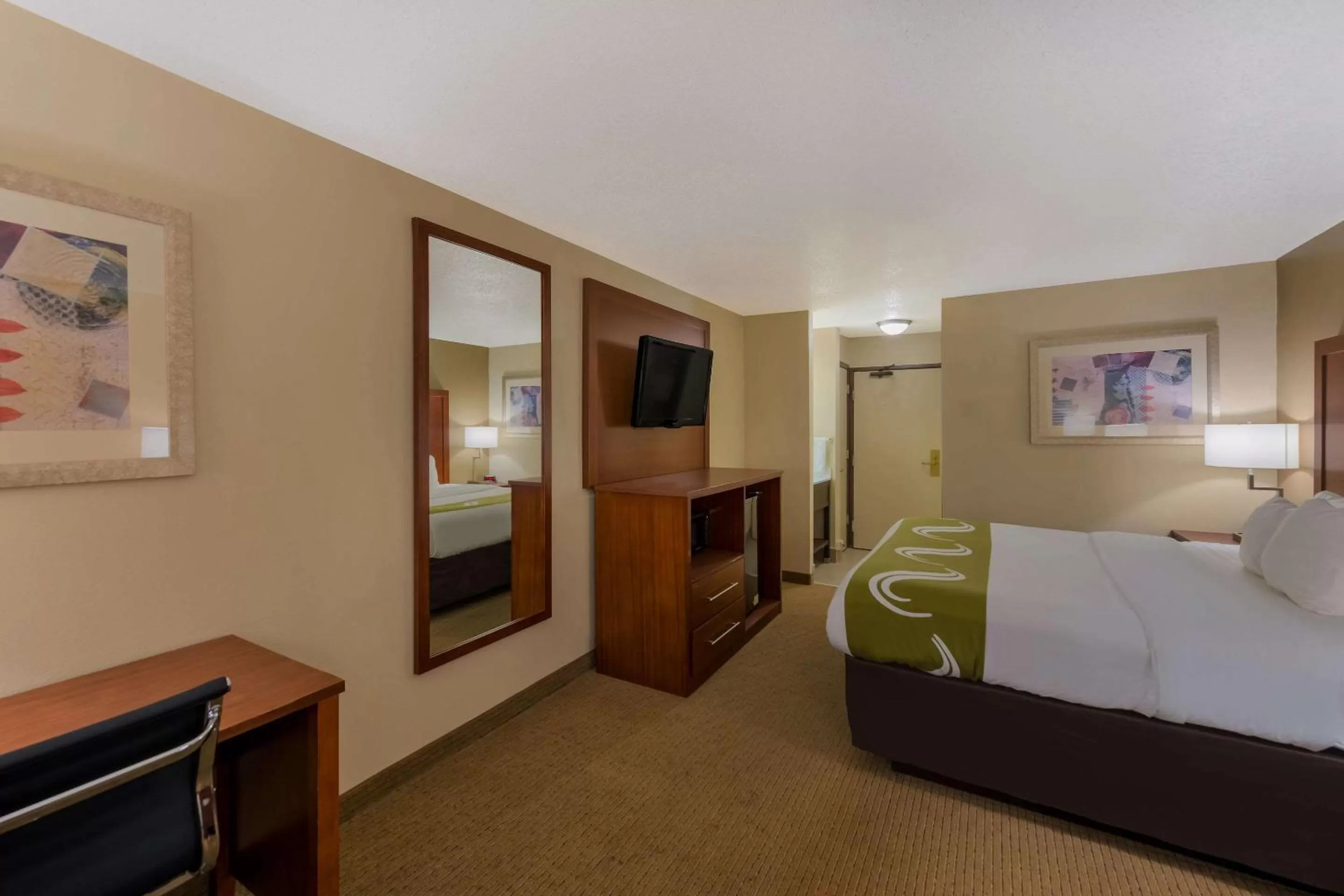 King Room - Non-Smoking in Quality Inn Marysville