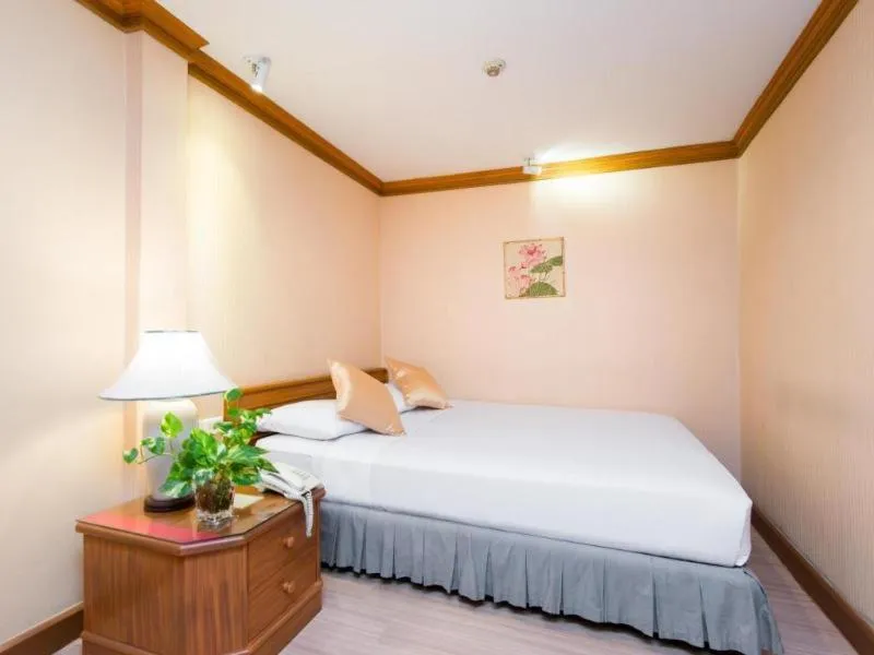 Standard Double Room in Wall Street Inn, Bangkok