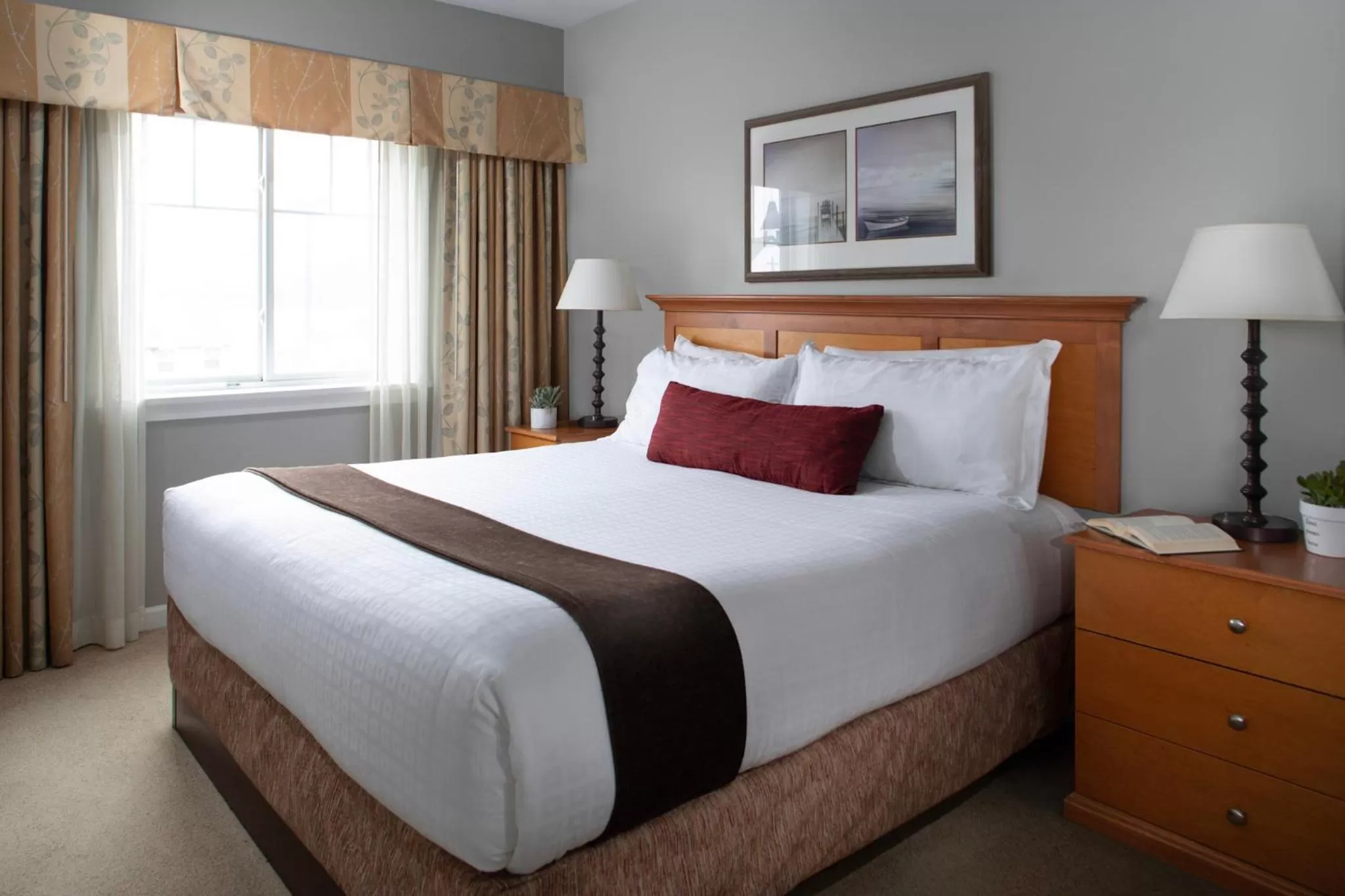 1 Bedroom Mountain View, Accessible in Rivertide Suites