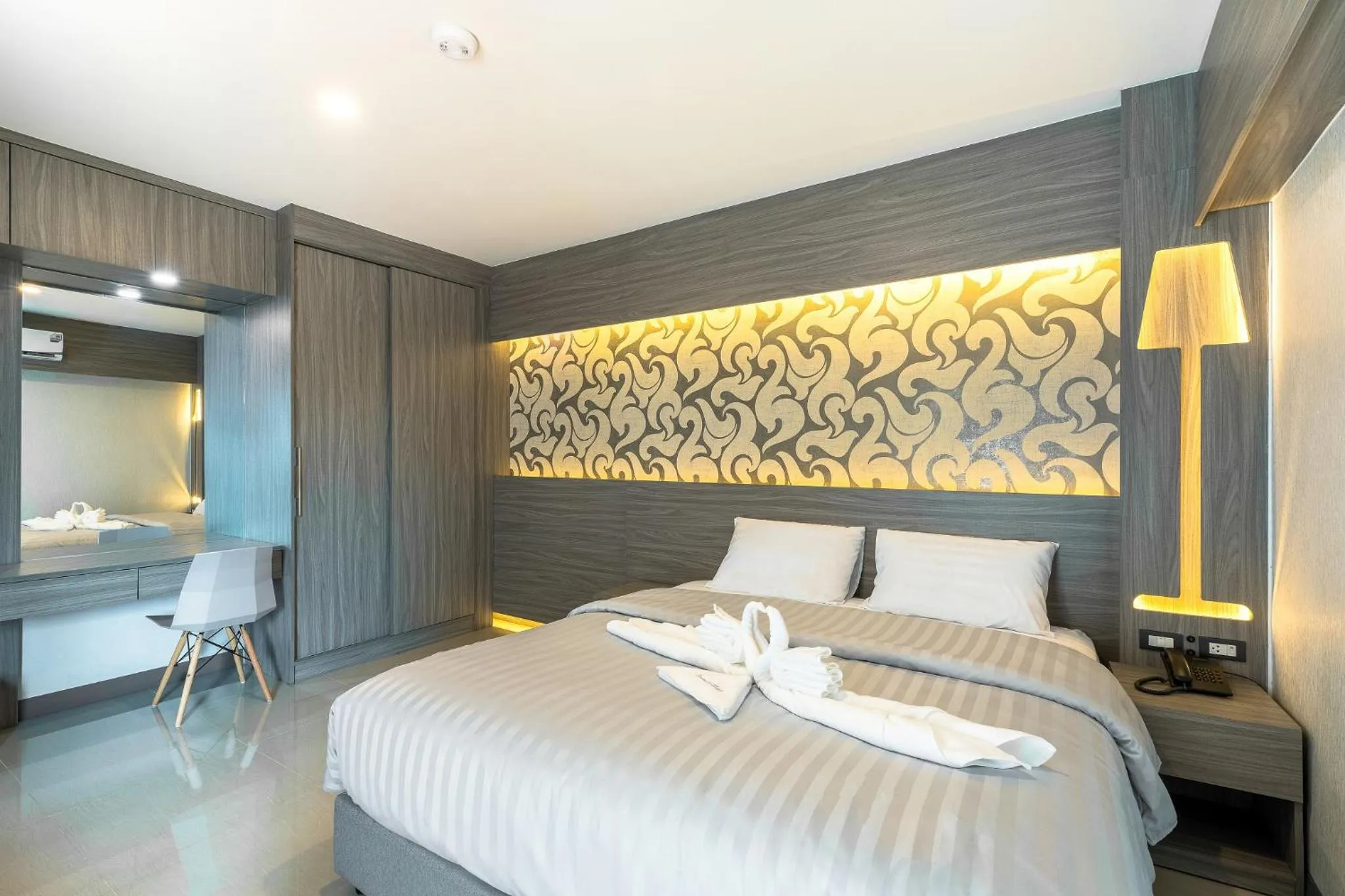 Deluxe Double Room with Balcony in Sound@sleep Hotel