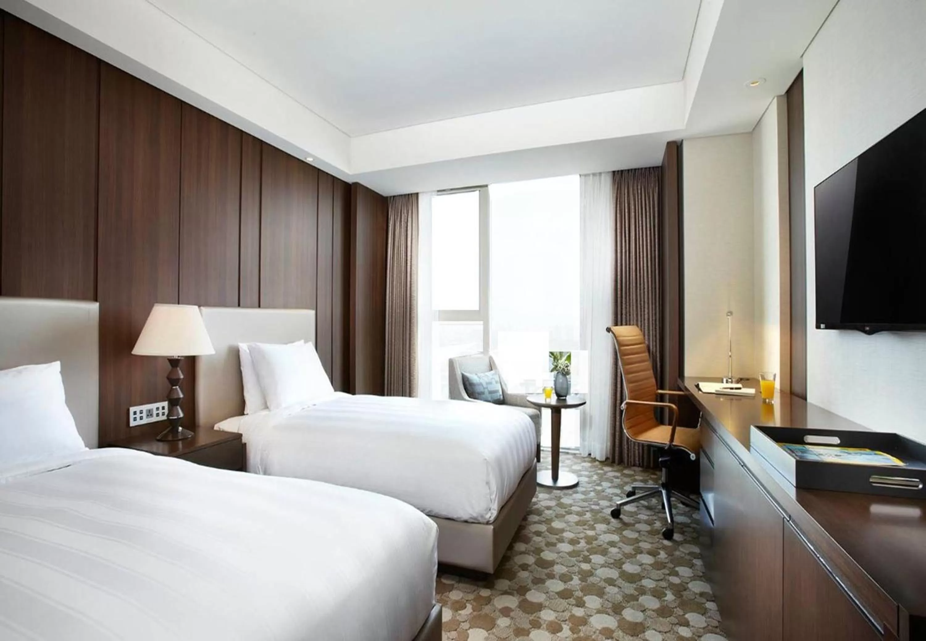 Standard Twin Room in LOTTE CITY HOTEL Daejeon