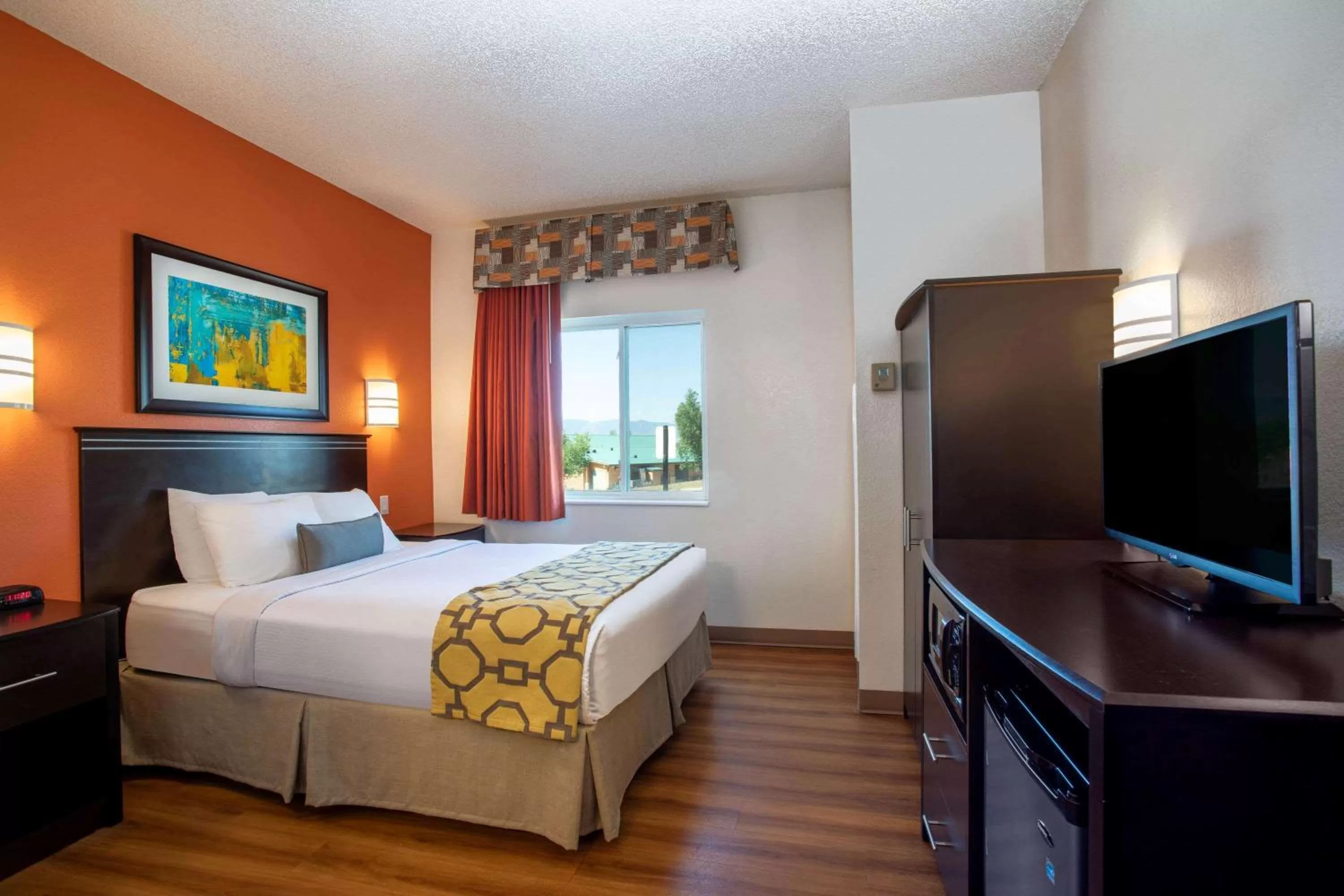 Queen Room - Pet Friendly/Non-Smoking in Baymont by Wyndham Sheridan