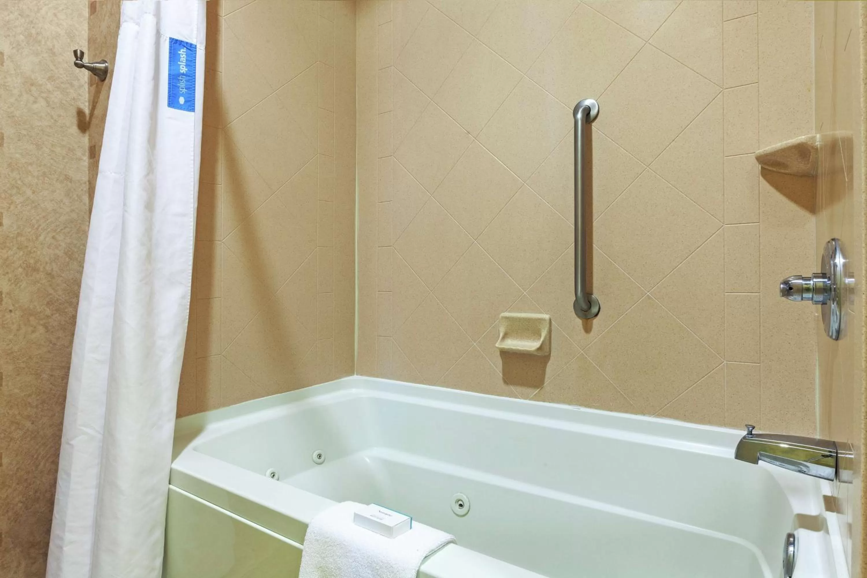 King Suite with Spa Bath - Non-Smoking in Hampton Inn & Suites Owasso