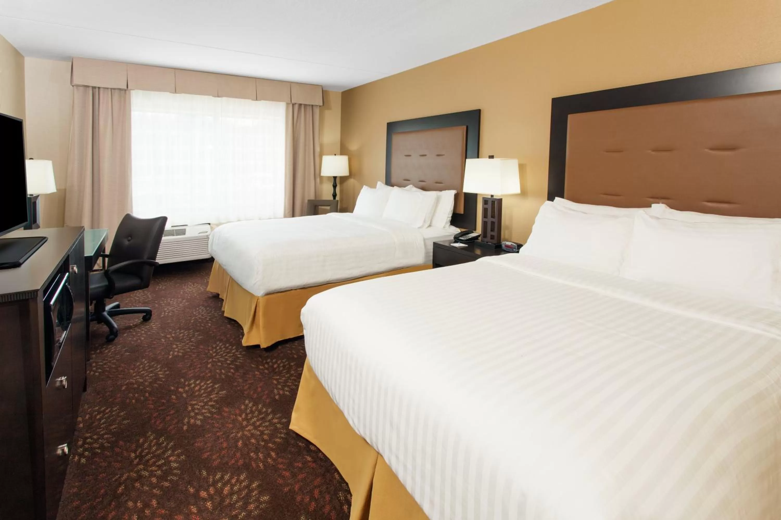 Queen Room with Two Queen Beds Hearing Accessible with Roll-In Shower - Non-Smoking in Holiday Inn Express & Suites Sandusky by IHG