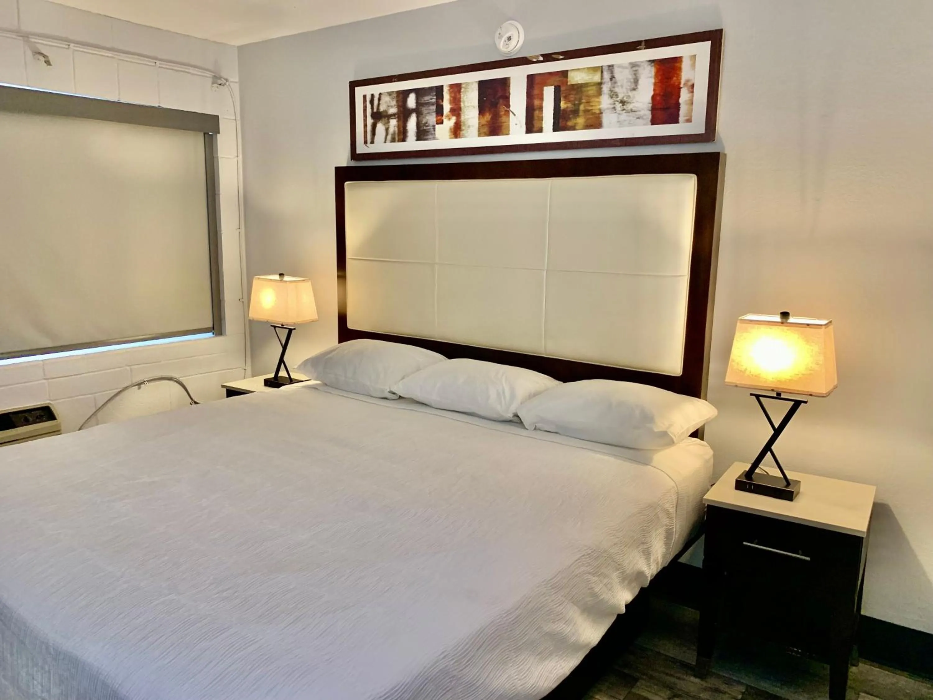 Deluxe King Room in Rodeway Inn Midland South