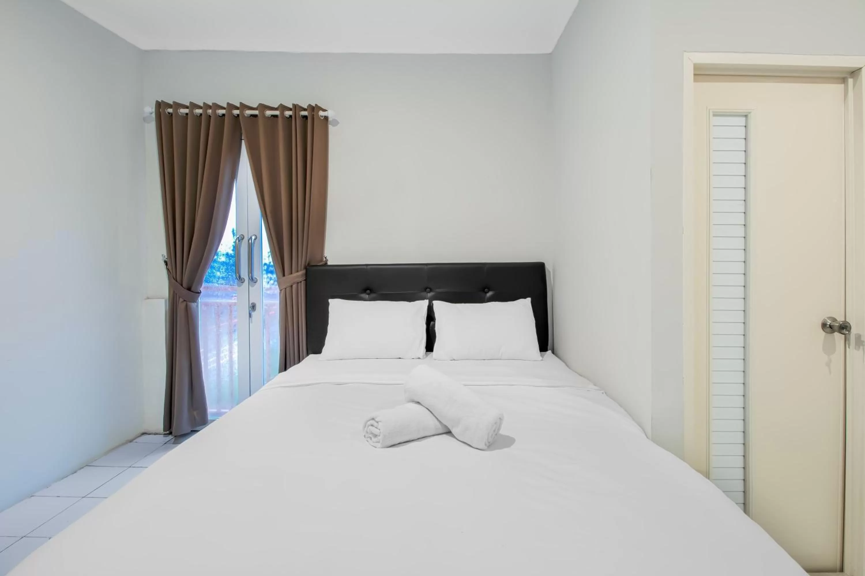 Superior Queen Room in Urban24 Syariah Depok