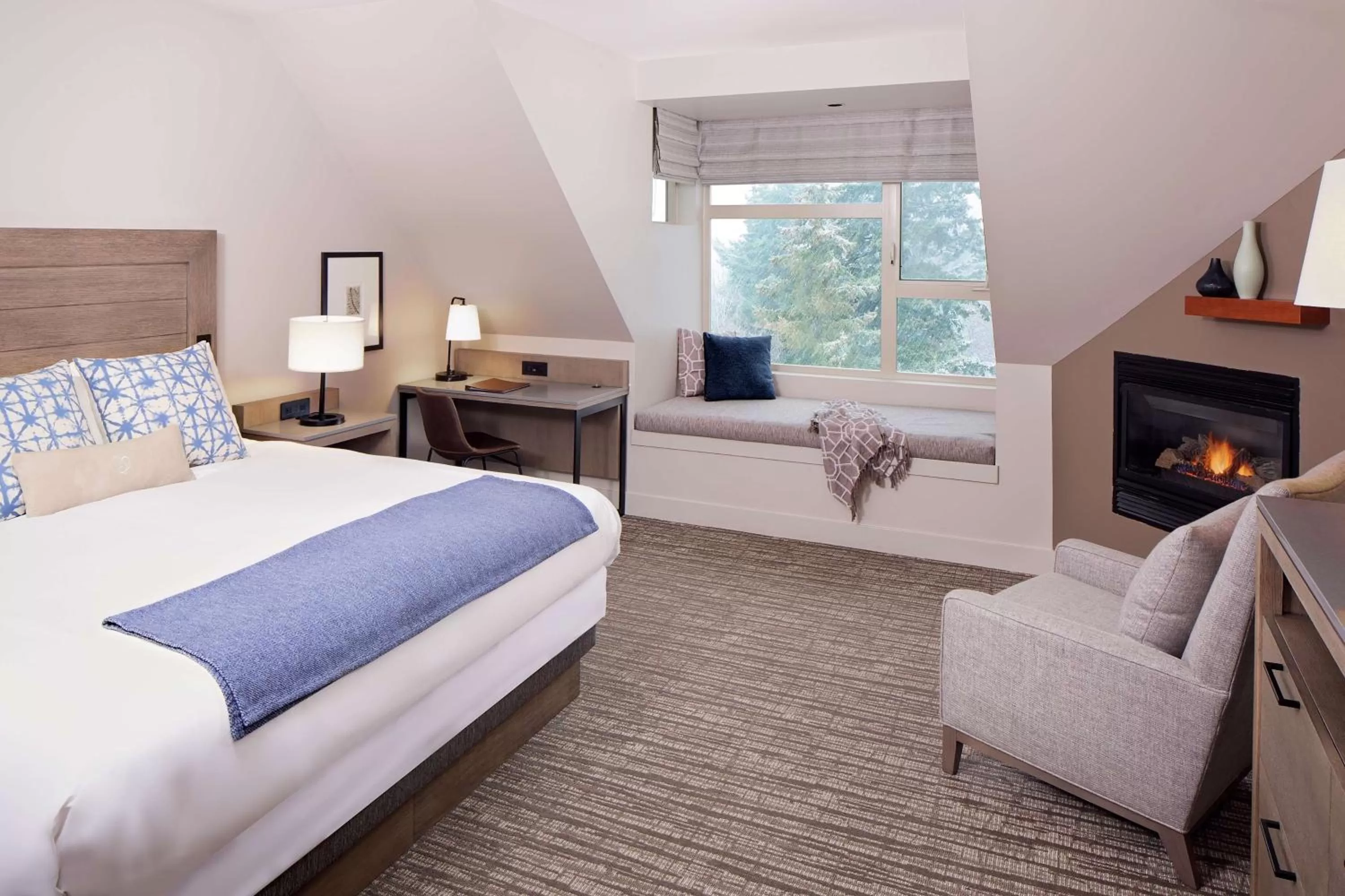 King Room with Partial Bay View in Chrysalis Inn & Spa Bellingham, Curio Collection by Hilton