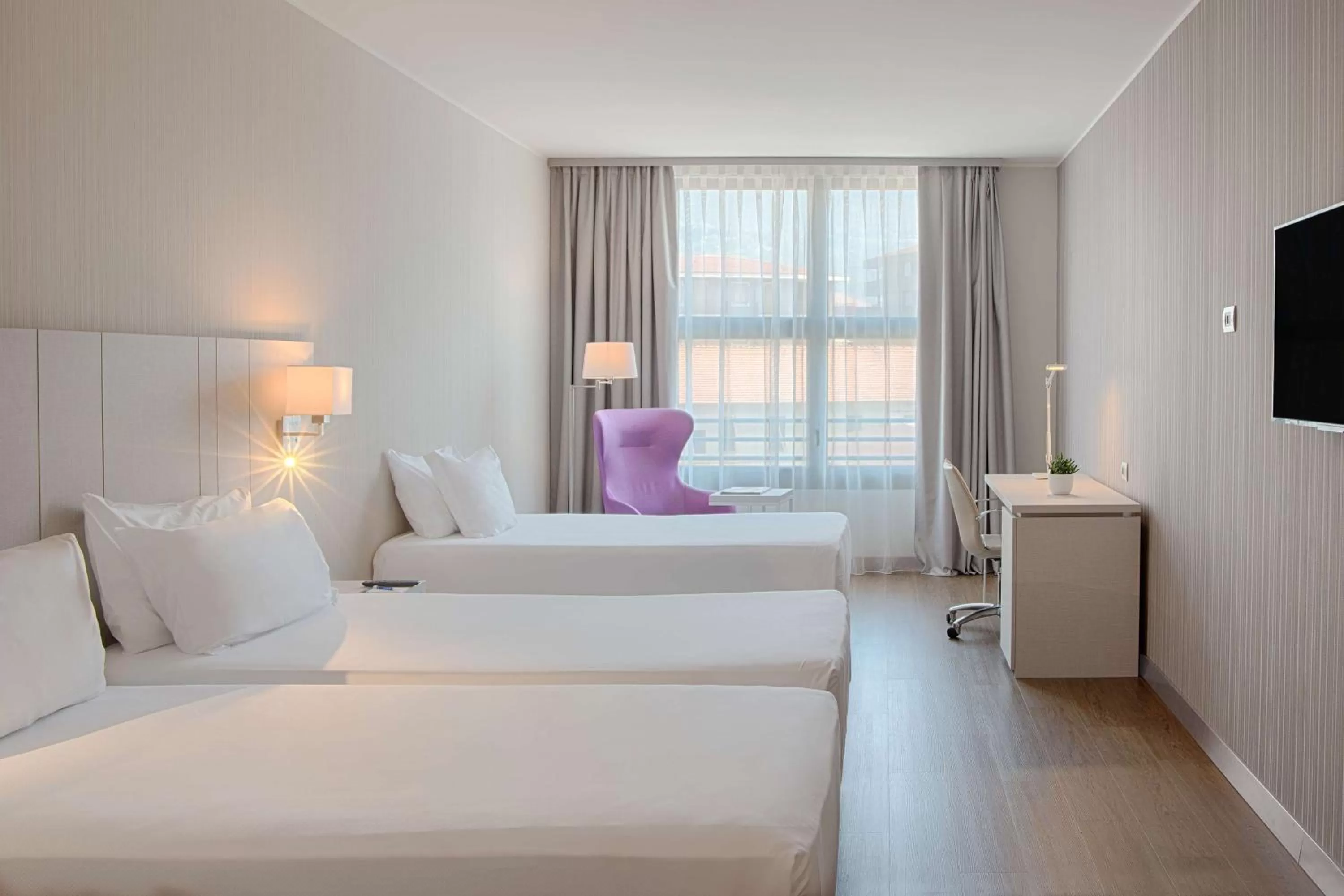 Family Room (2 Adults + 2 Children) in NH Lecco Pontevecchio