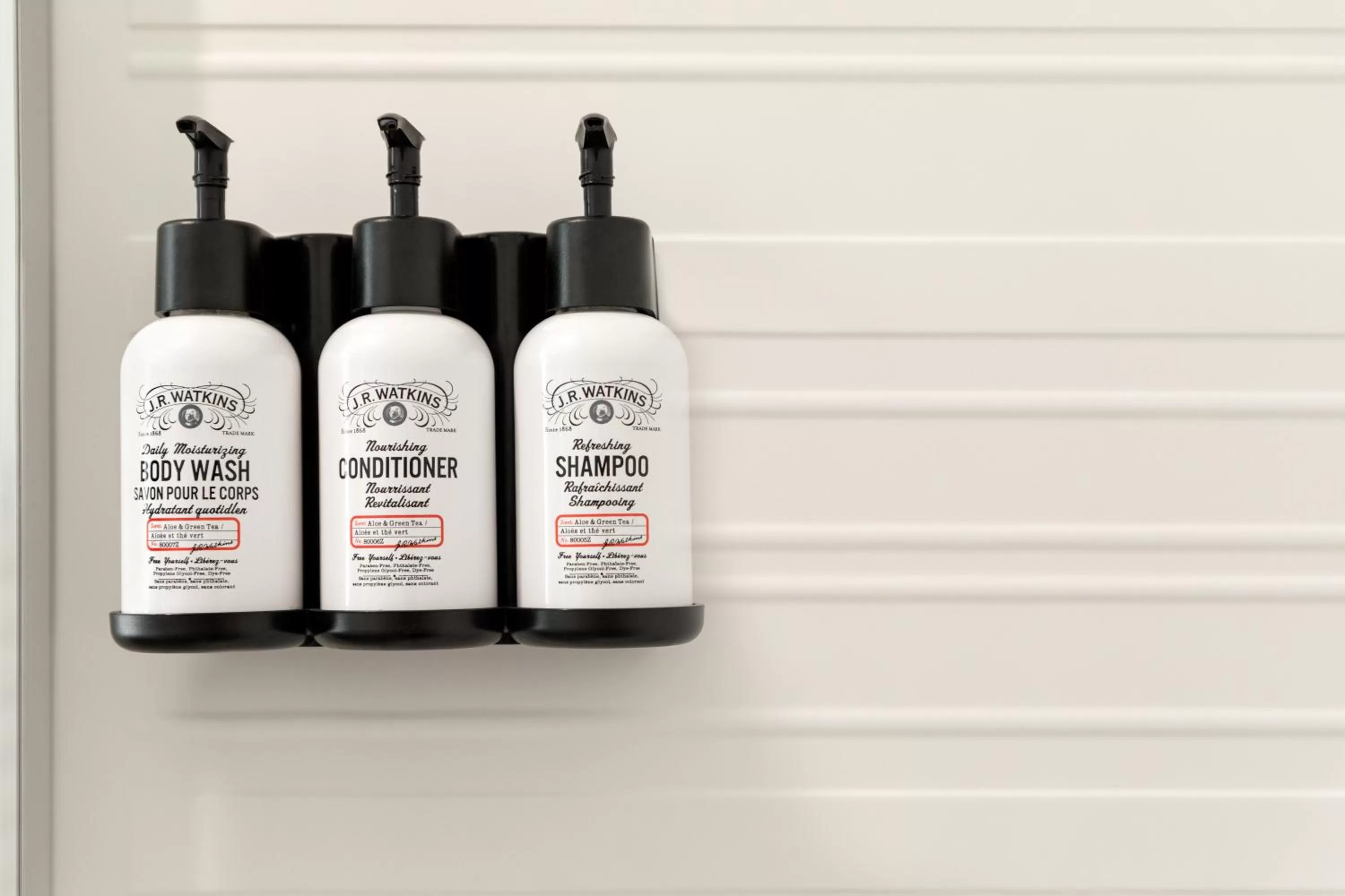 Standard Queen Room with Two Queen Beds and Mobility Accessible Tub in avid hotels - Memphis - Southaven by IHG