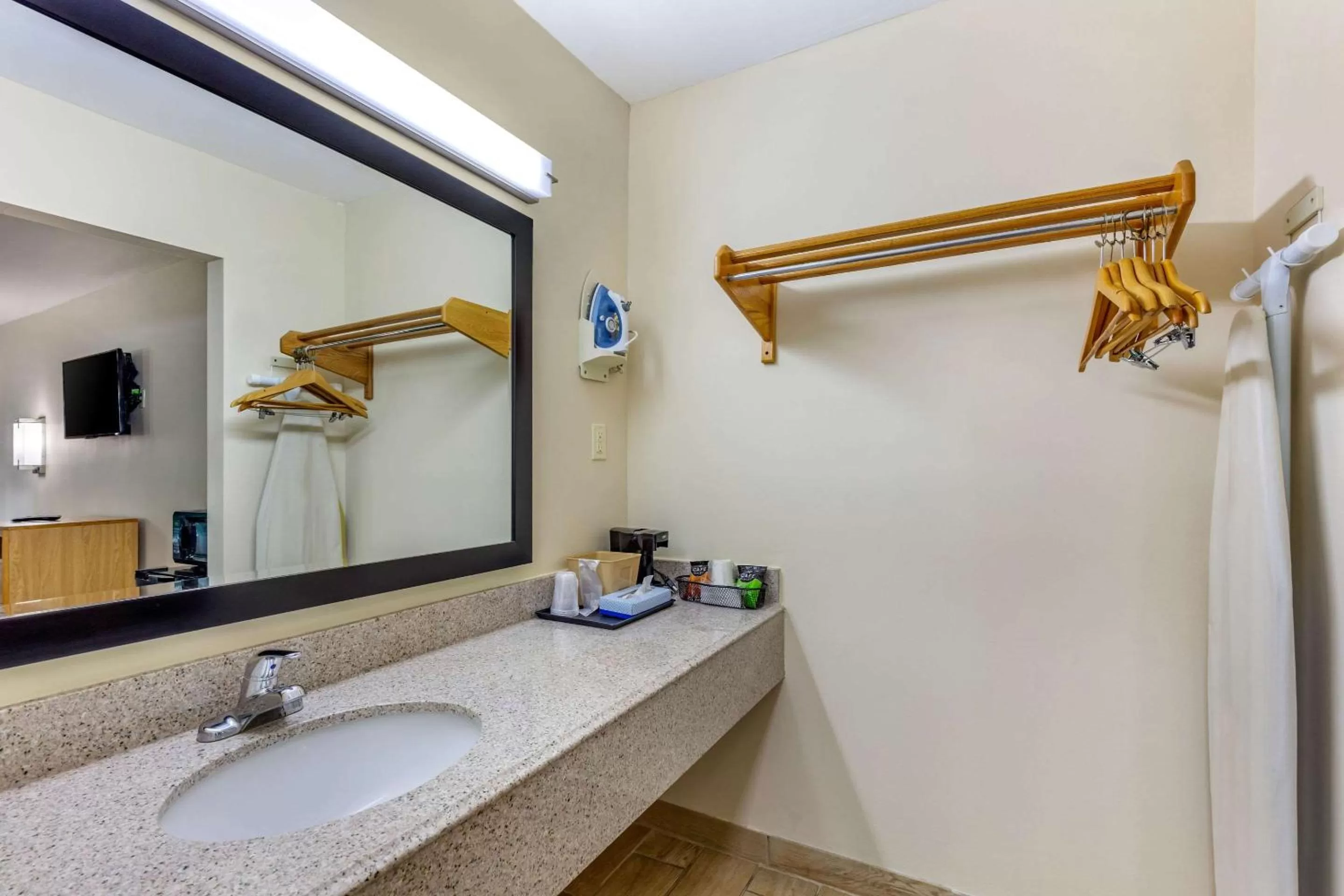 King Room - Smoking  in Econo Lodge