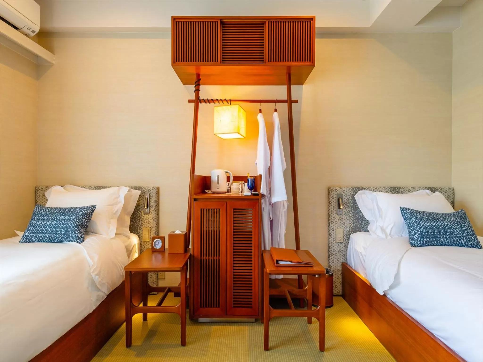 Universal Twin Room (2F) in oile by DSH Resorts