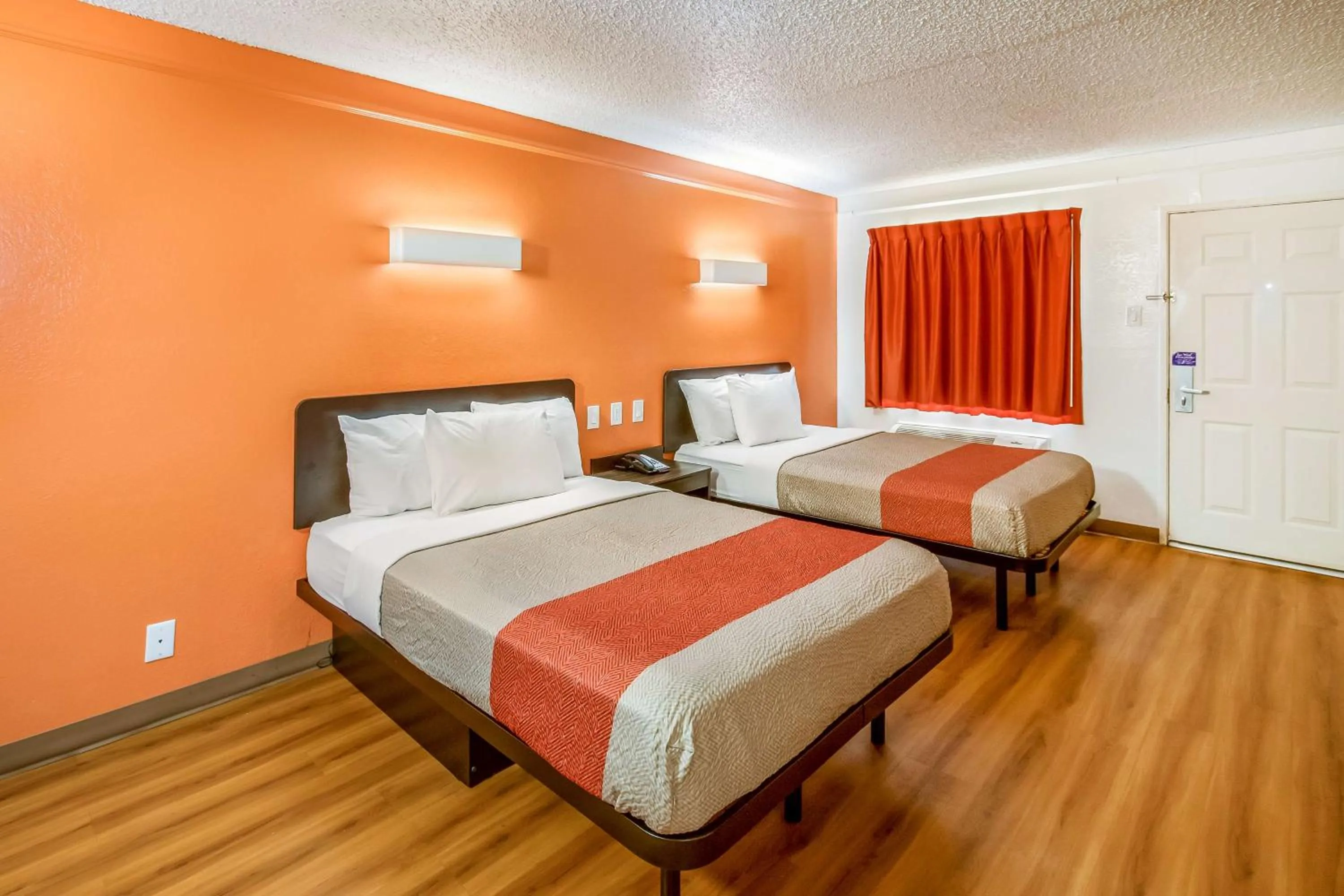 King Room - Disability Access - Non-Smoking in Motel 6-Euless, TX - DFW West