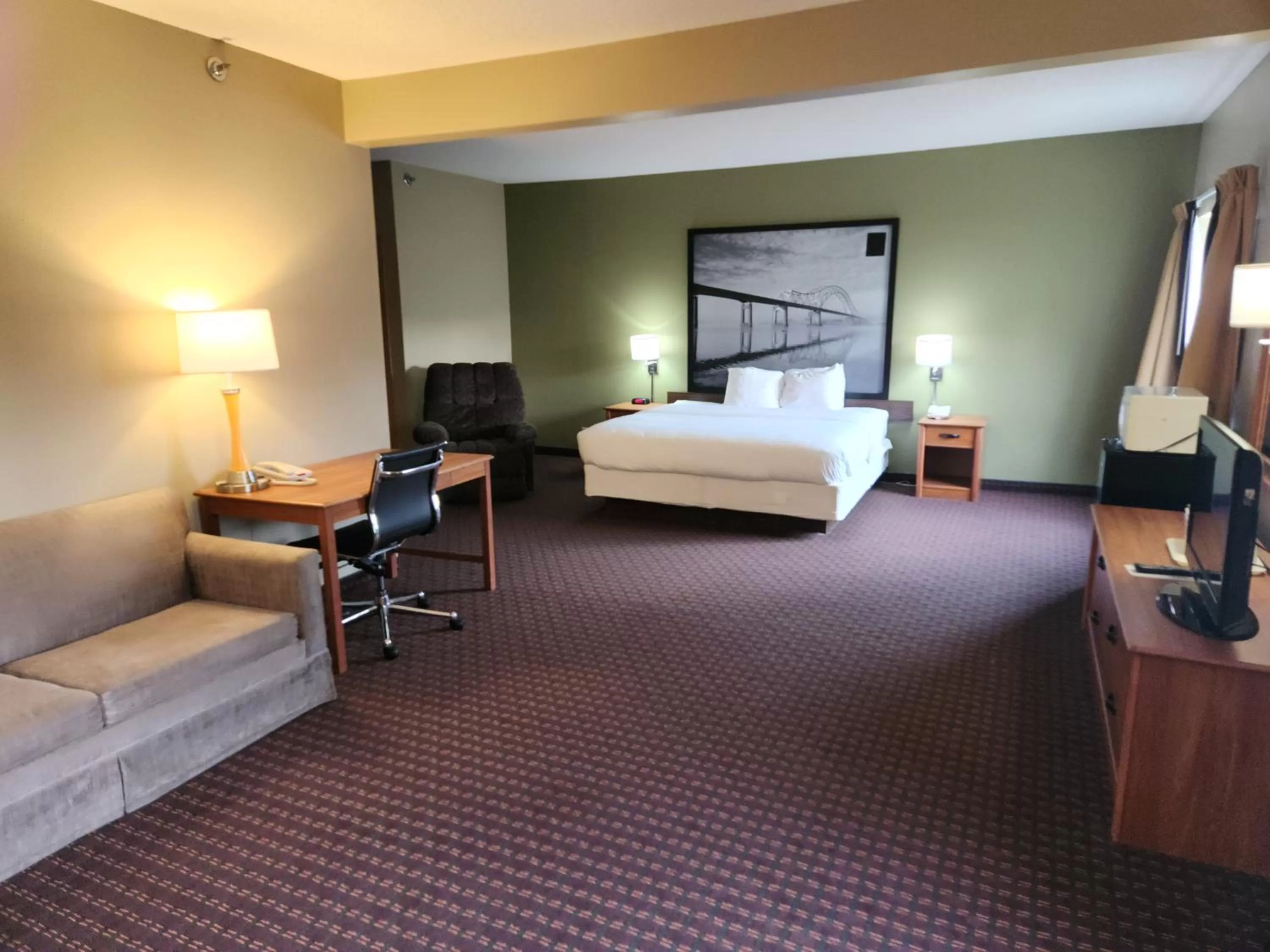 King Studio with Sofa Bed in Eagle Ridge Inn