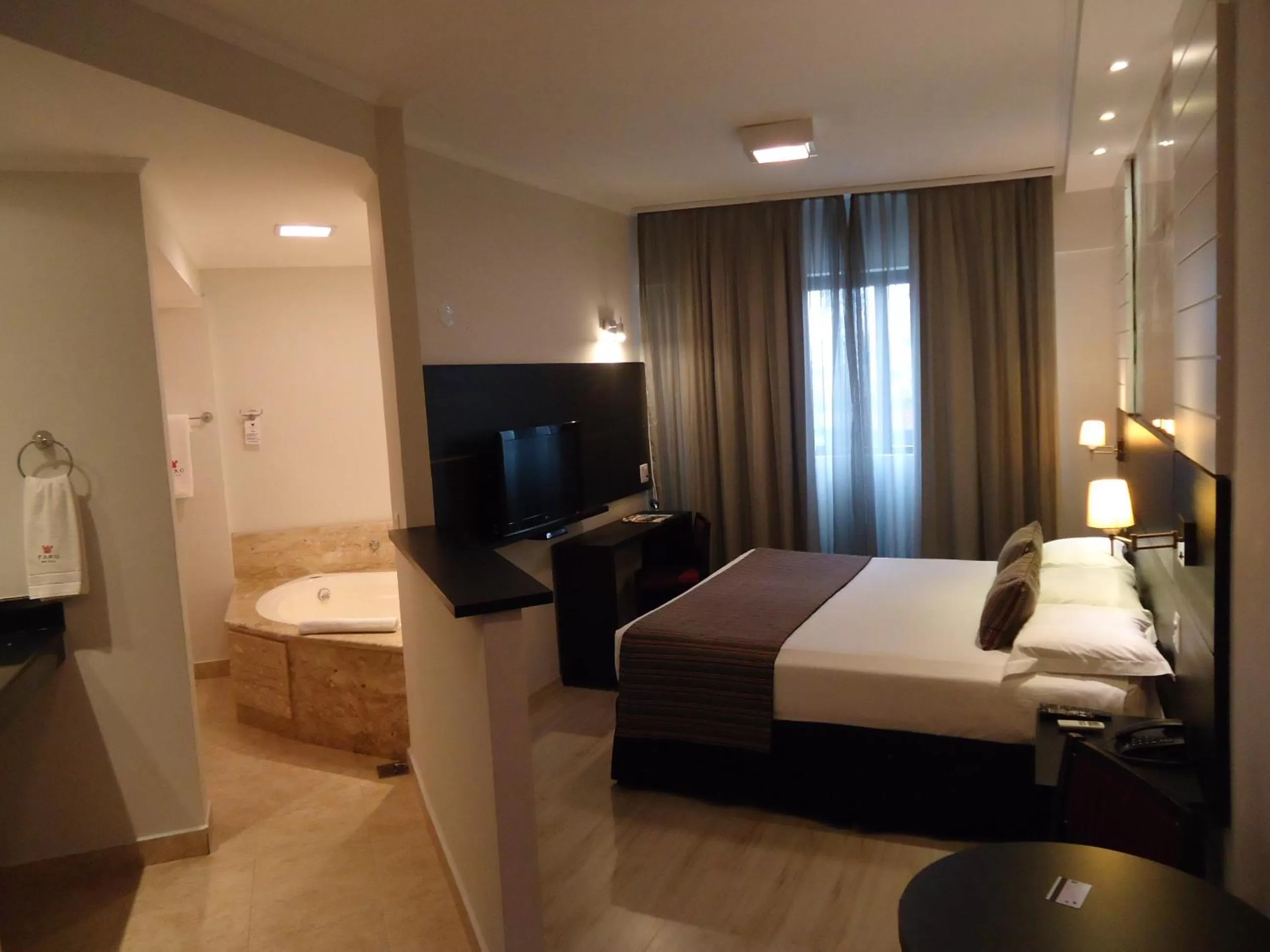 King Suite with Spa Bath in Faro Hotel Taubaté