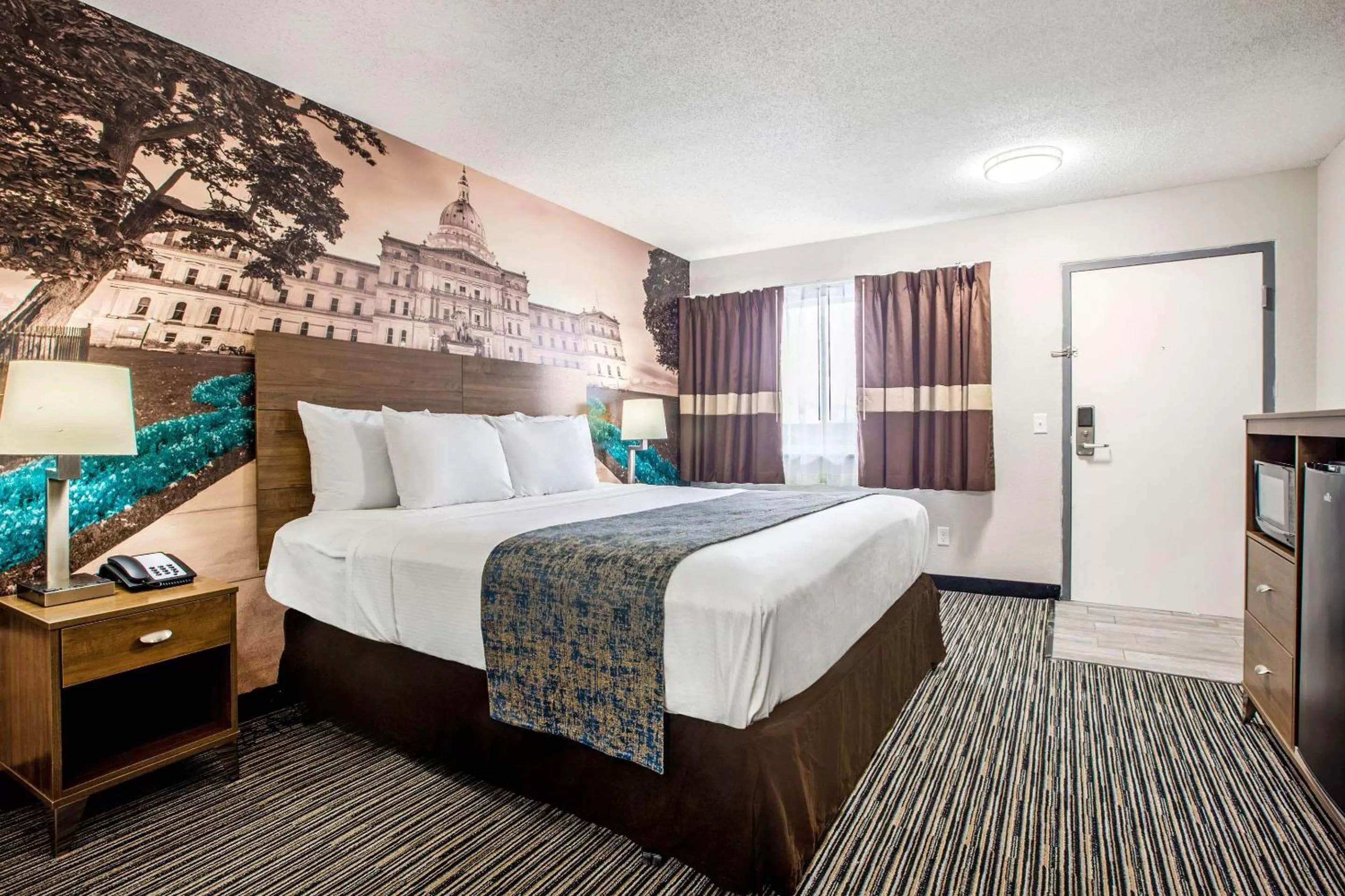 King Room - Non-Smoking in Clarion Pointe East Lansing University Area