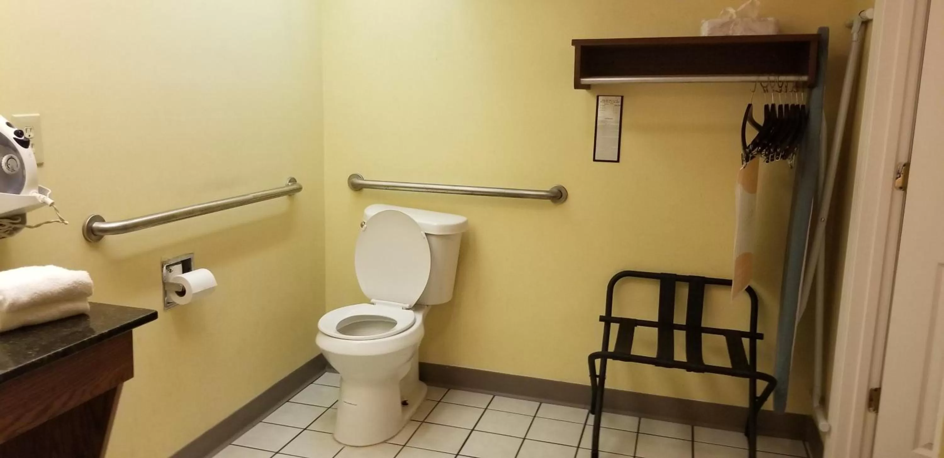 King Room - Accessible/Smoking in Quality Inn