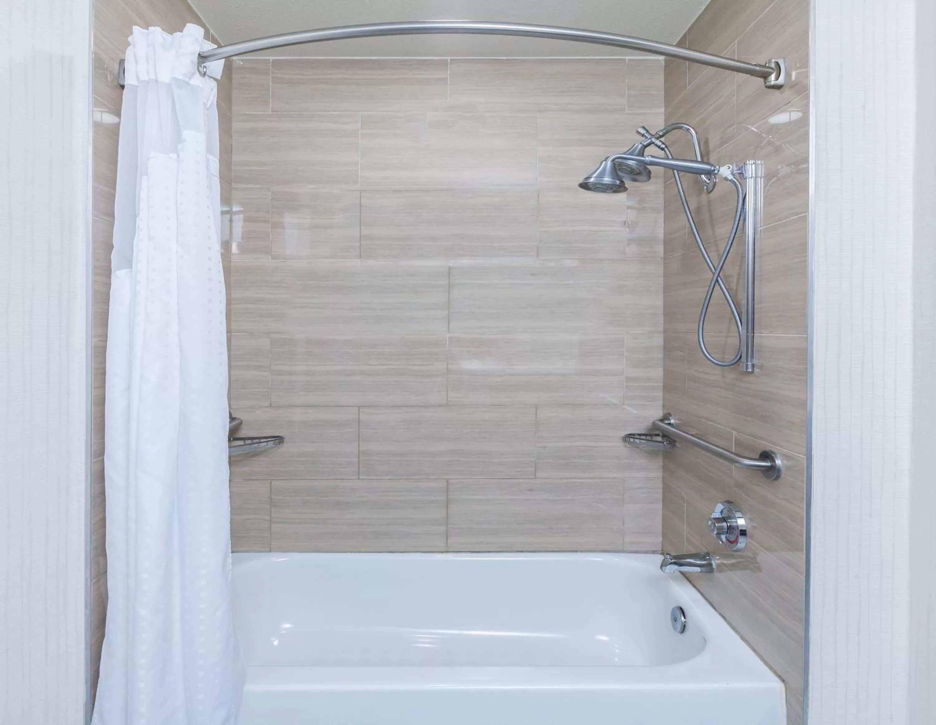 Standard King Room with Two King Beds and Tub - Communications Accessible in Holiday Inn Express & Suites Houston East by IHG