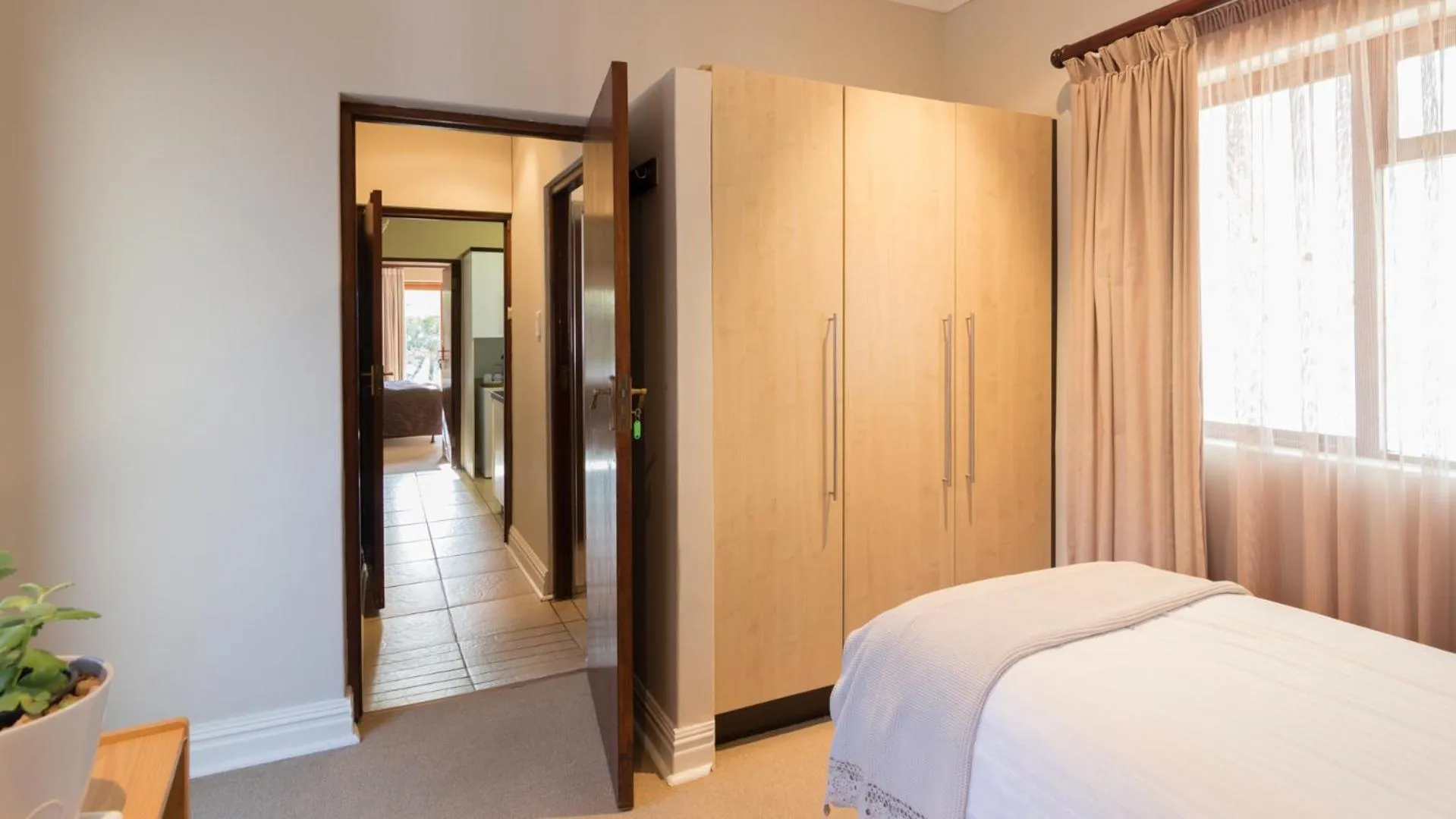 Single Room with Bathroom - single occupancy in Manor 38