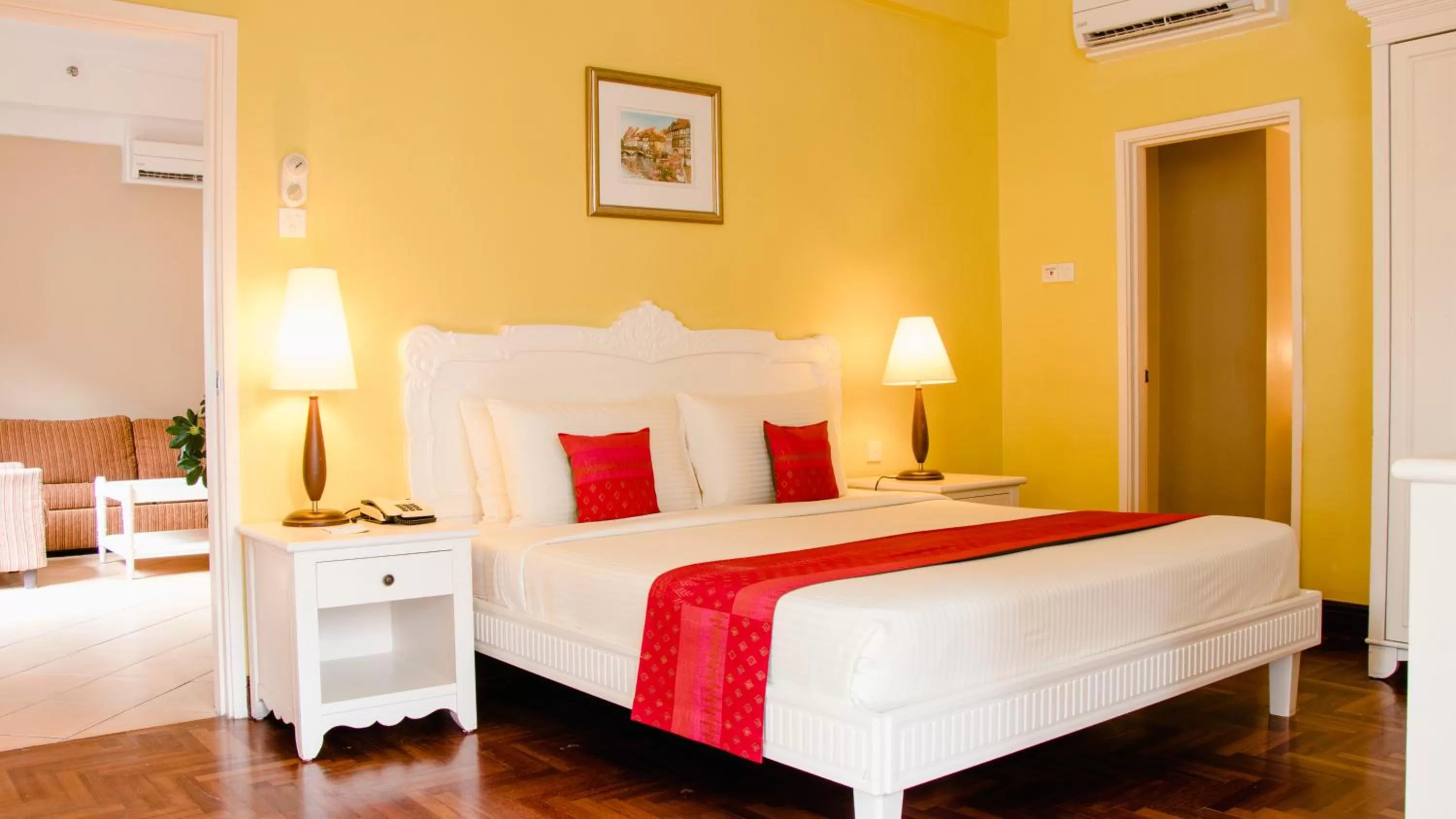 One-Bedroom Suite King in Colmar Tropicale