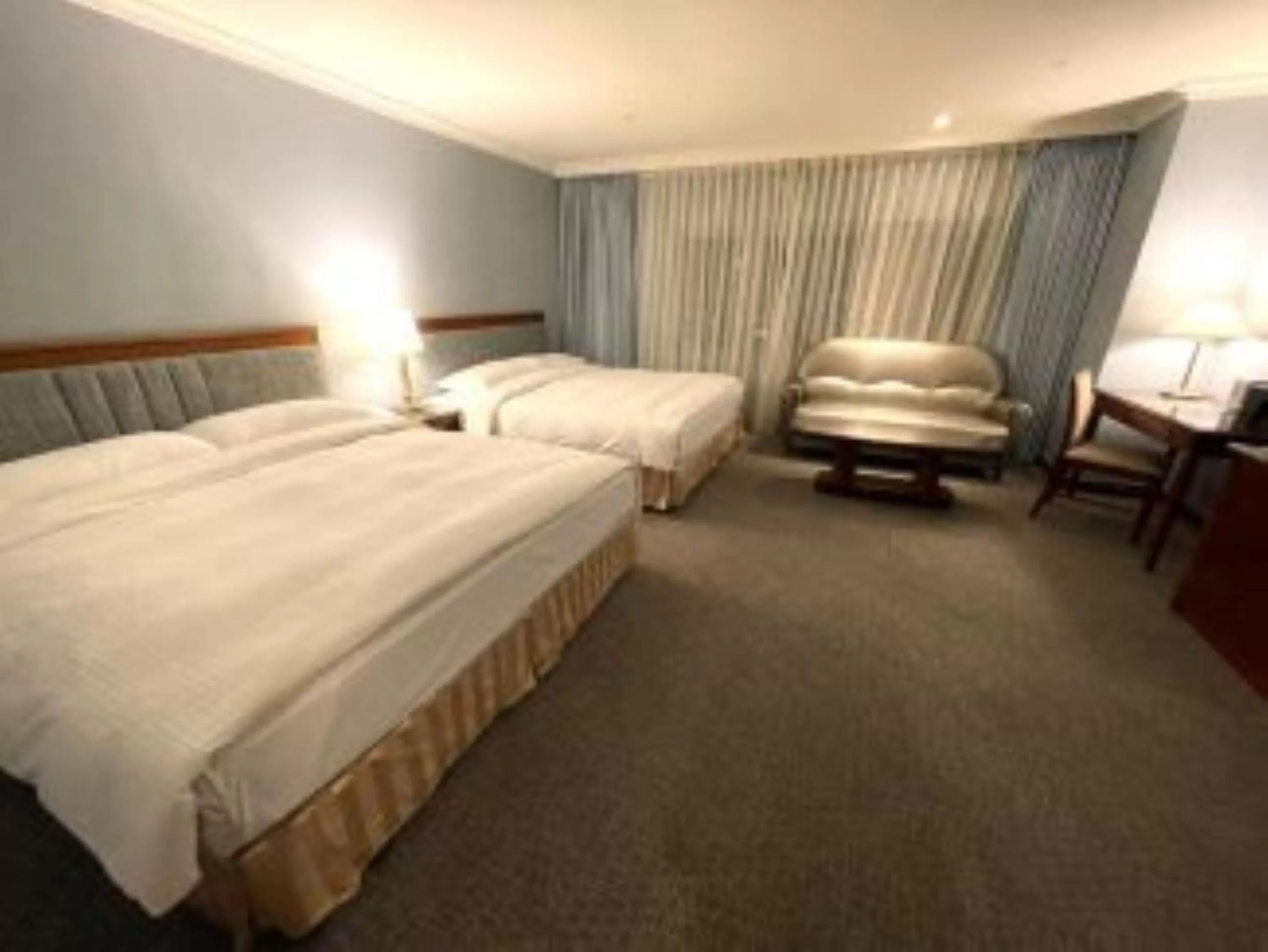 Deluxe Quadruple Room in Evergreen Laurel Hotel - Keelung
