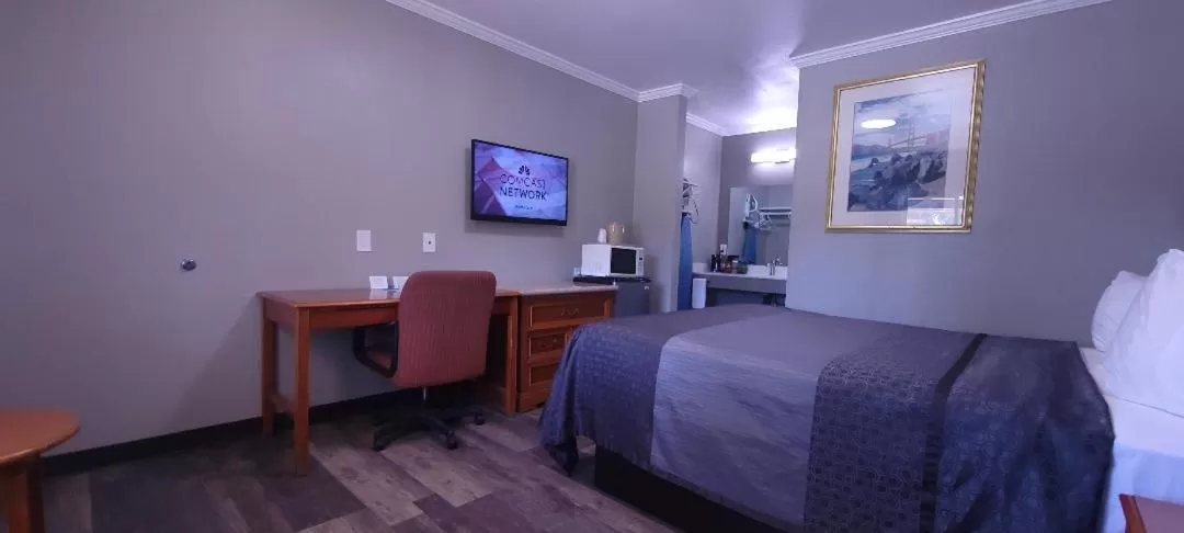 Queen Room in Rodeway Inn Chico University Area