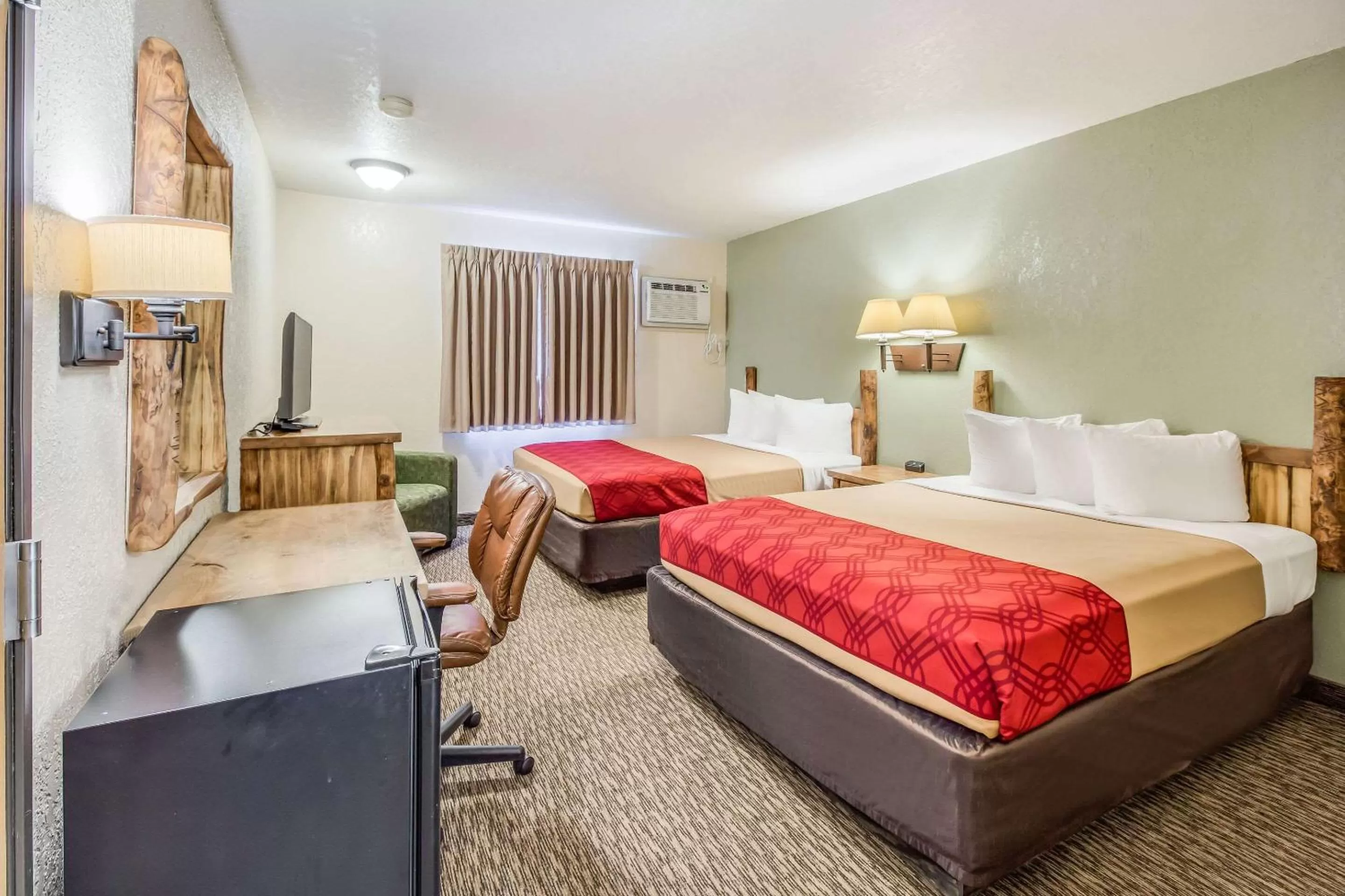 Queen Room with Two Queen Beds - Non-Smoking in Econo Lodge, Downtown Custer Near Custer State Park and Mt Rushmore