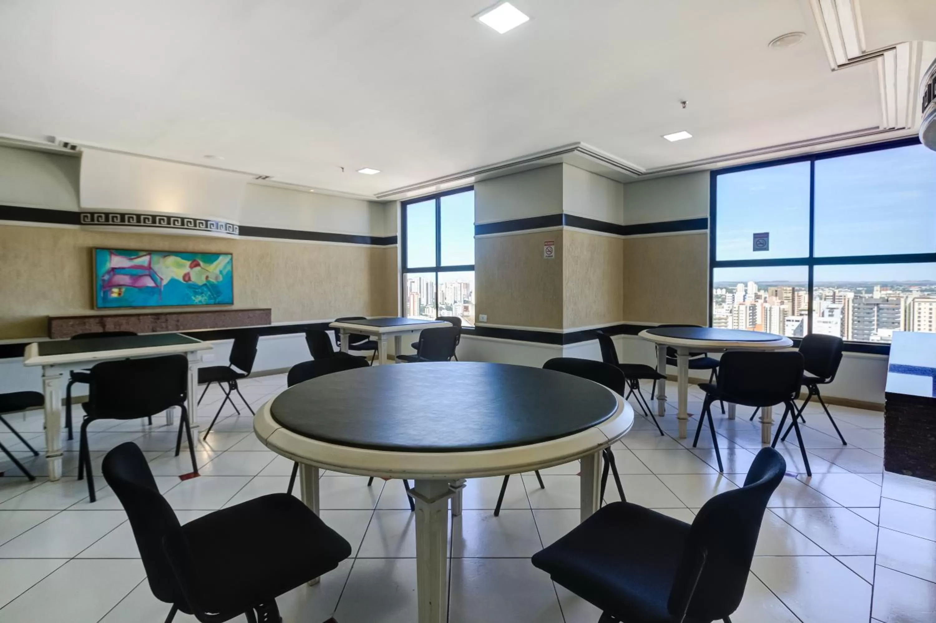Game Room in Slaviero Hotel Londrina Flat
